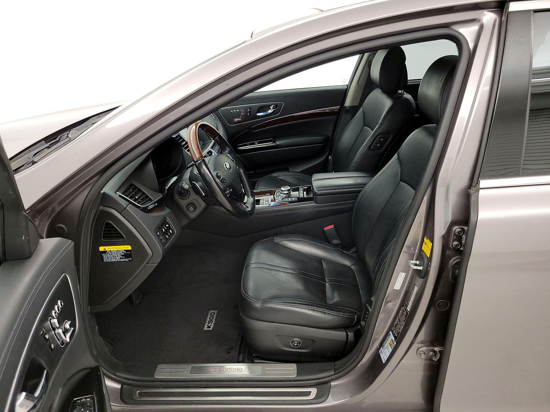 Thumbnail: 2016 Kia K900 - 11
