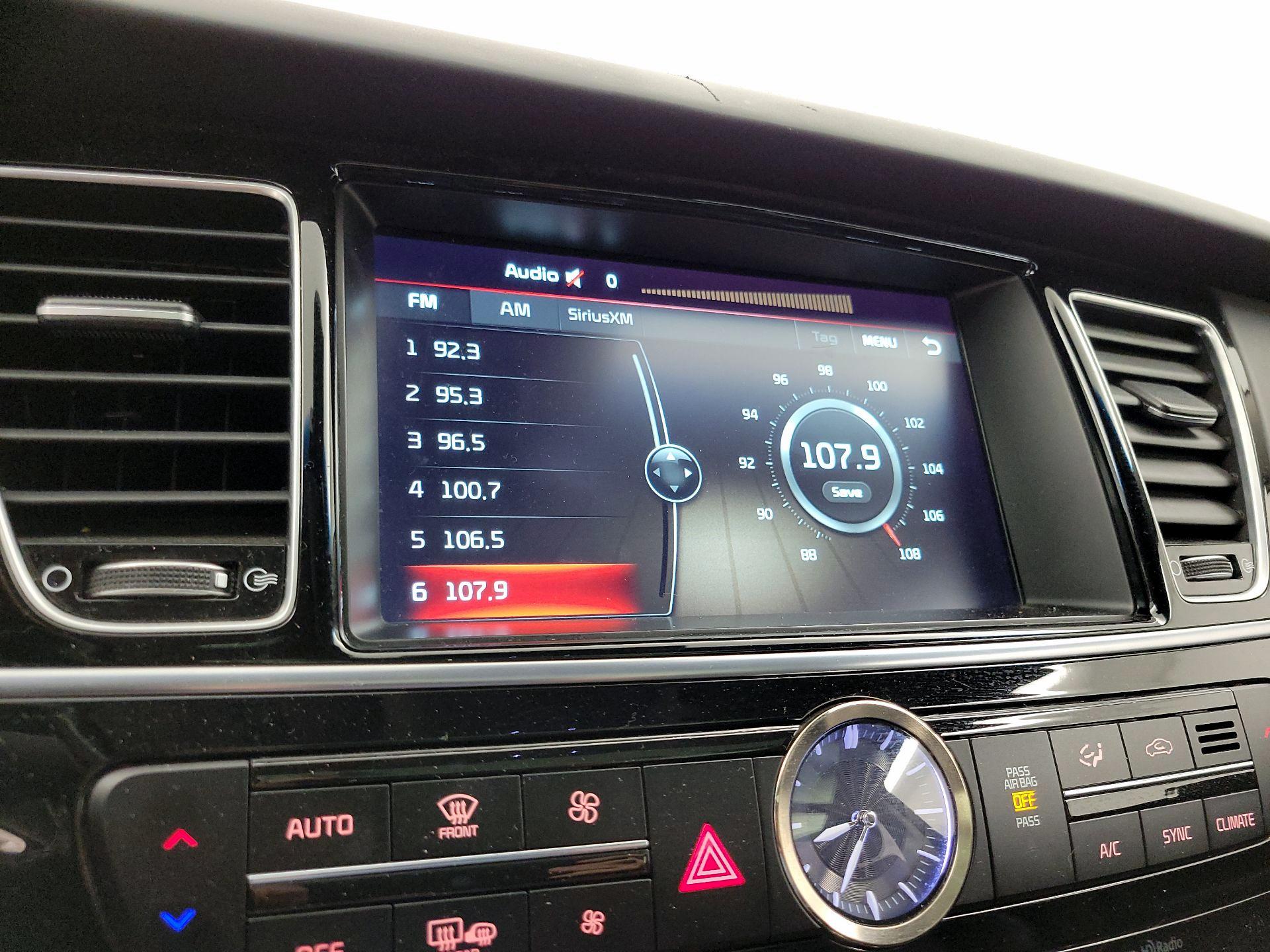 Thumbnail: 2016 Kia K900 - 16