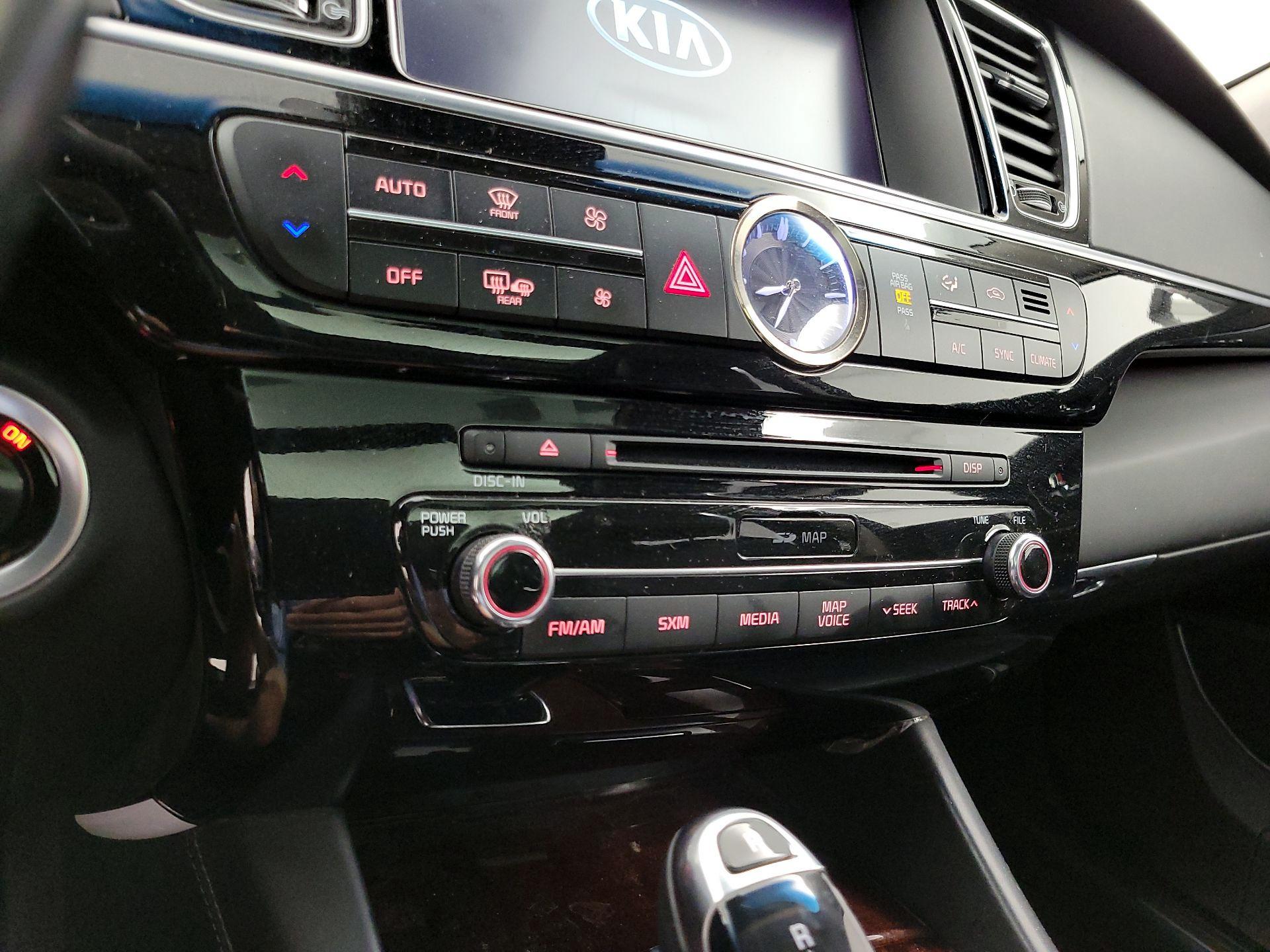 Thumbnail: 2016 Kia K900 - 17