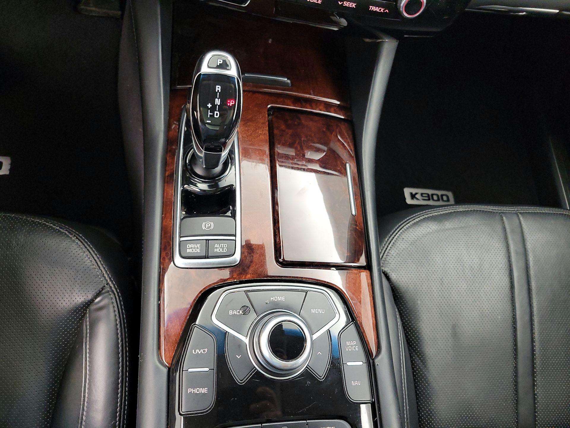 Thumbnail: 2016 Kia K900 - 18