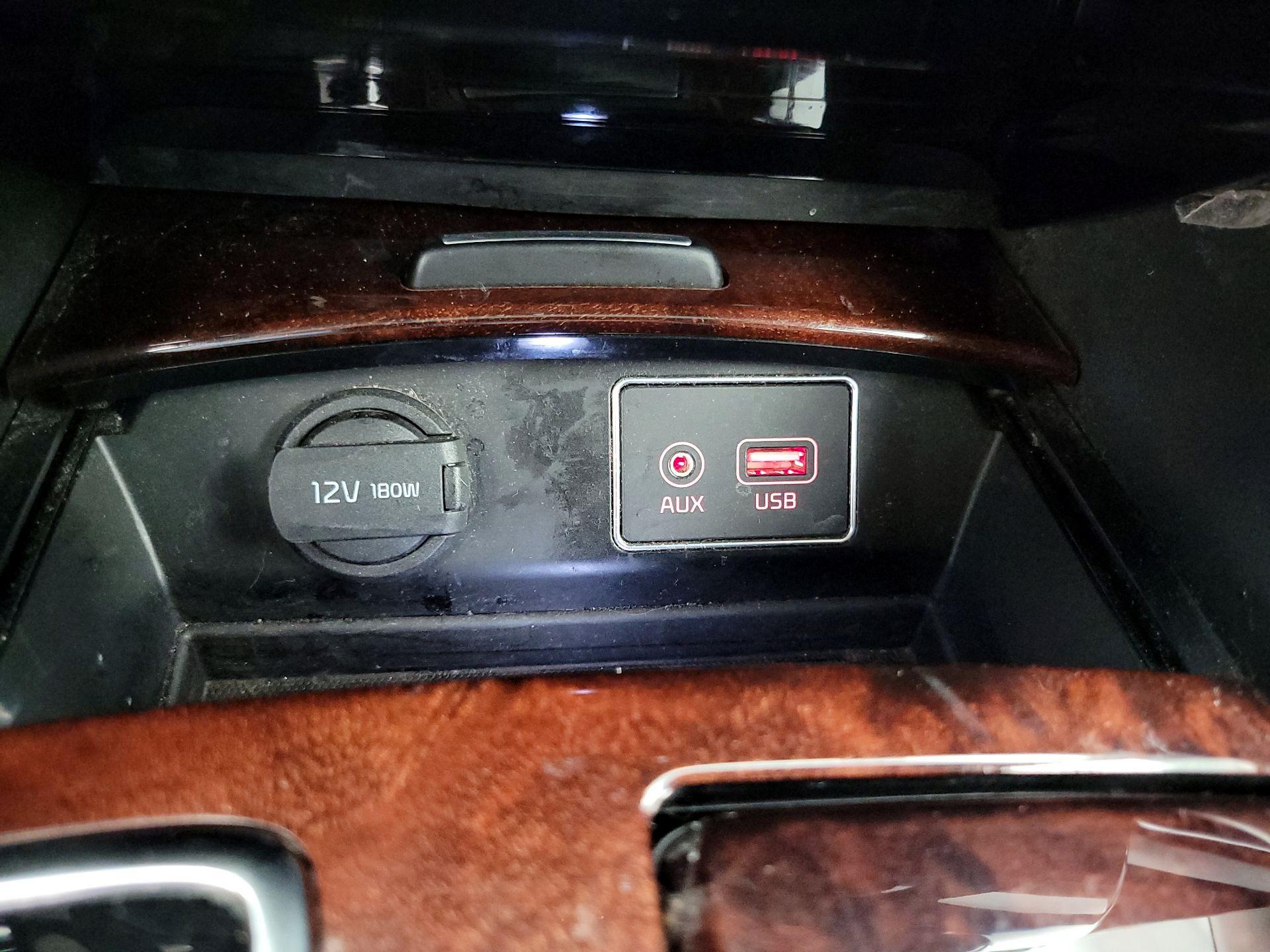 Thumbnail: 2016 Kia K900 - 19