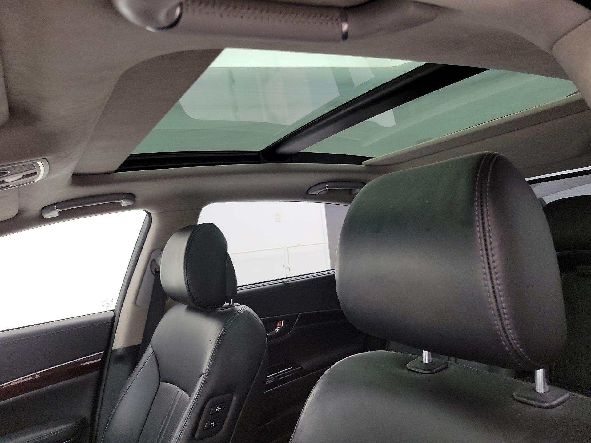 Thumbnail: 2016 Kia K900 - 20