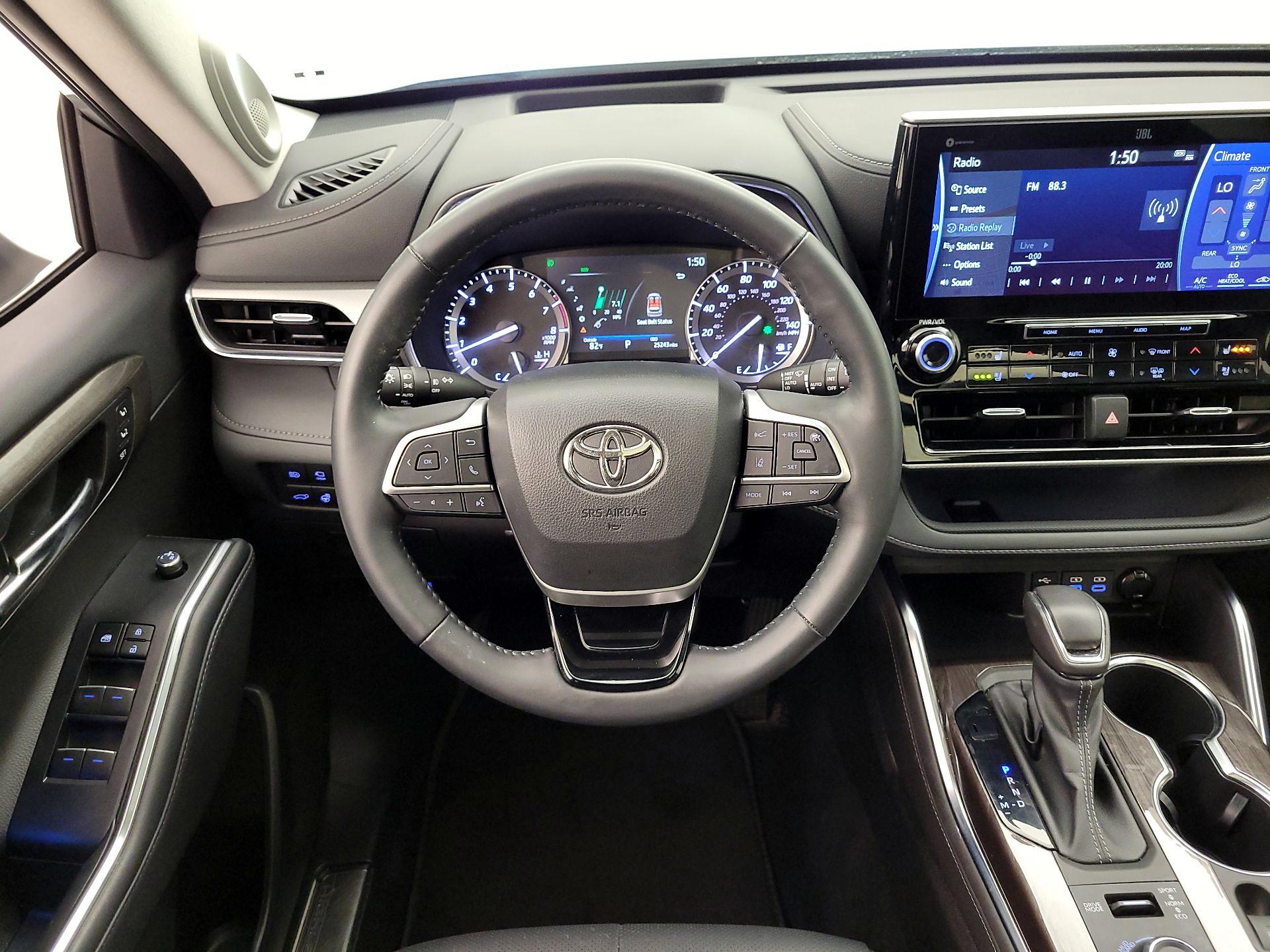 Thumbnail: 2022 Toyota Highlander - 10