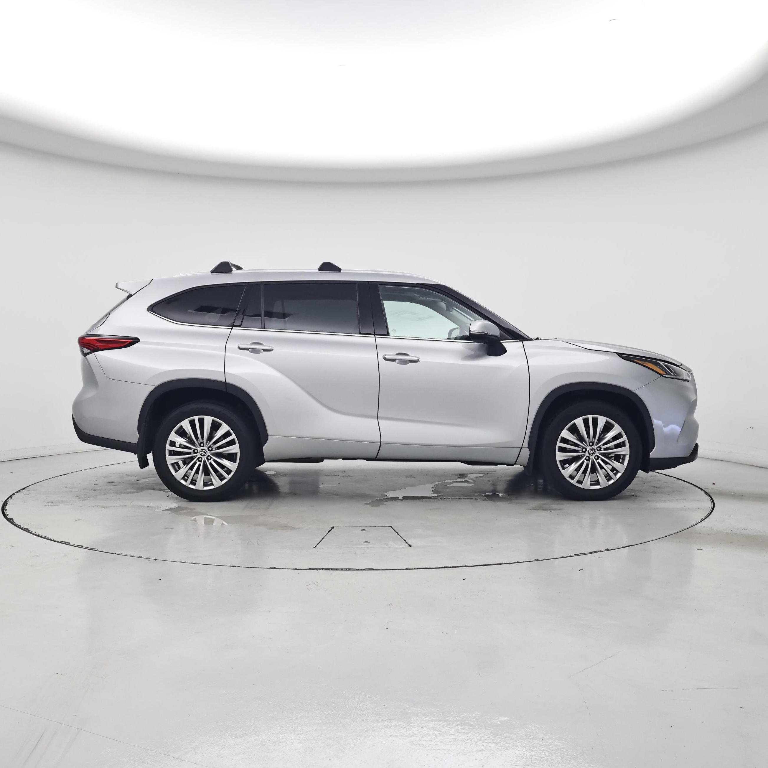 Thumbnail: 2022 Toyota Highlander - 7