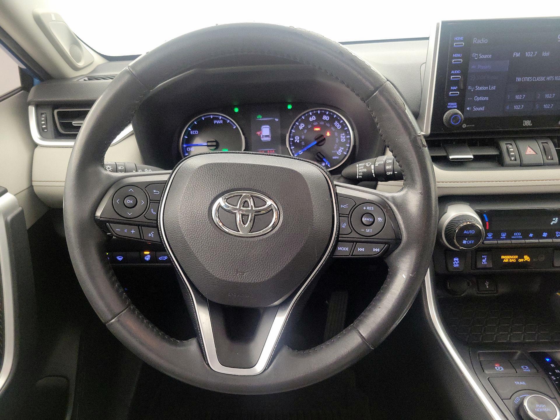 Thumbnail: 2021 Toyota RAV4 - 10