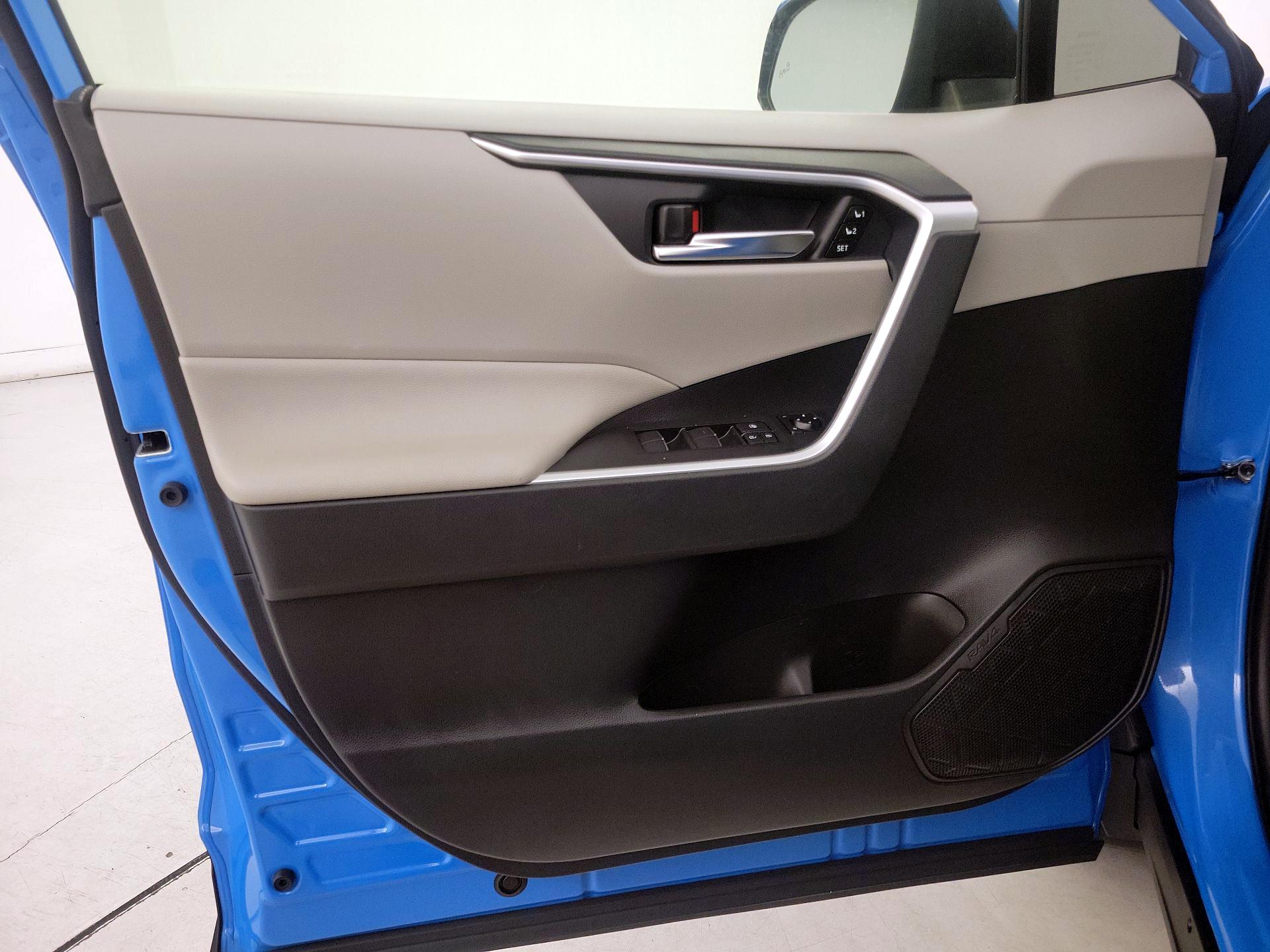 Thumbnail: 2021 Toyota RAV4 - 12