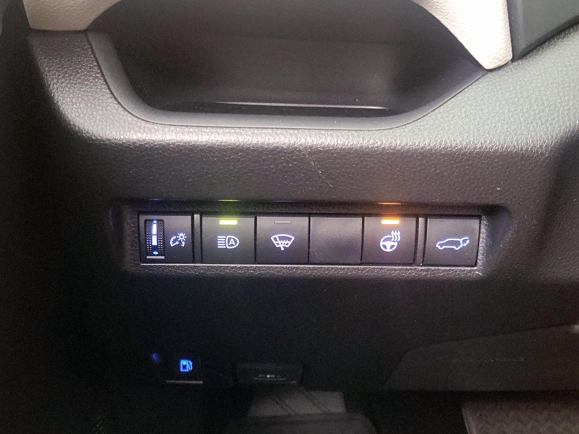 Thumbnail: 2021 Toyota RAV4 - 13