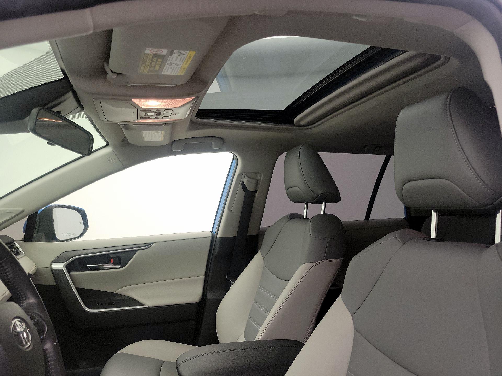 Thumbnail: 2021 Toyota RAV4 - 19
