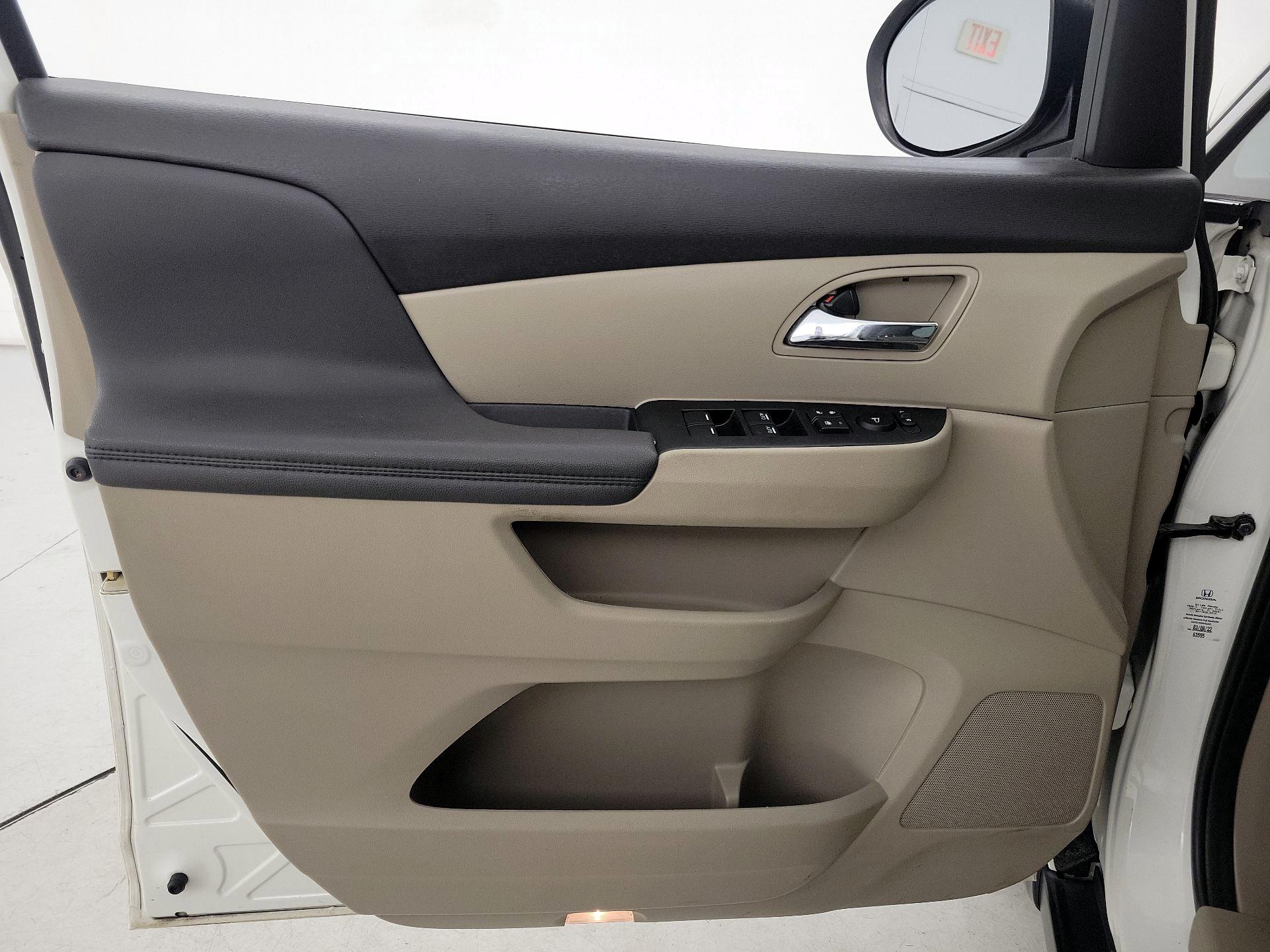 Thumbnail: 2015 Honda Odyssey - 12