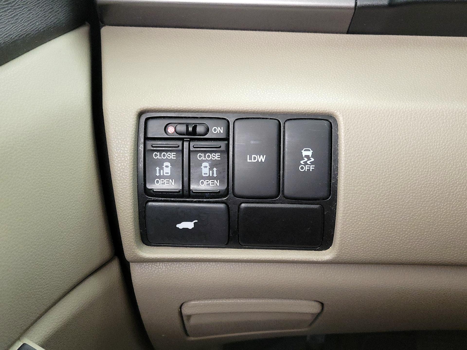 Thumbnail: 2015 Honda Odyssey - 13