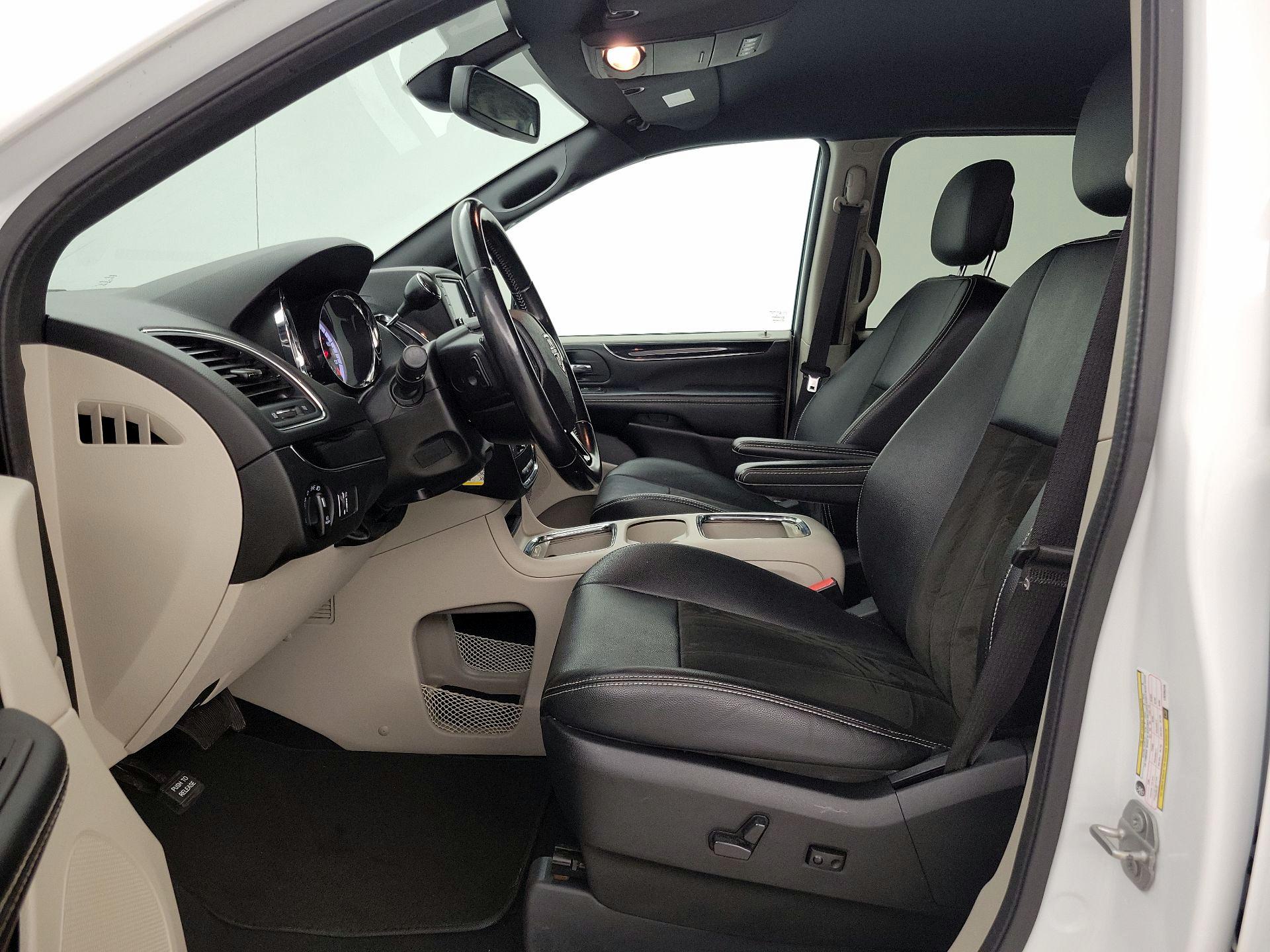 Thumbnail: 2020 Dodge Grand Caravan - 11