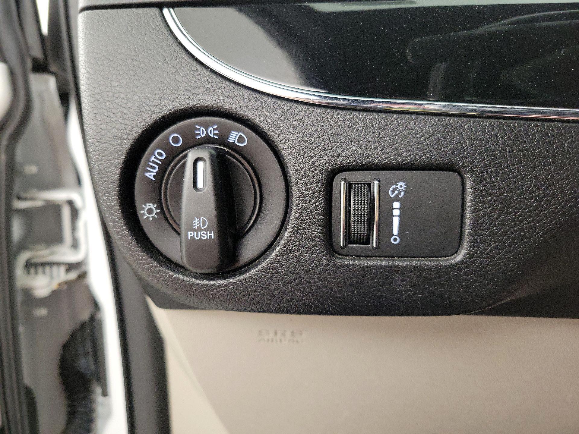 Thumbnail: 2020 Dodge Grand Caravan - 13