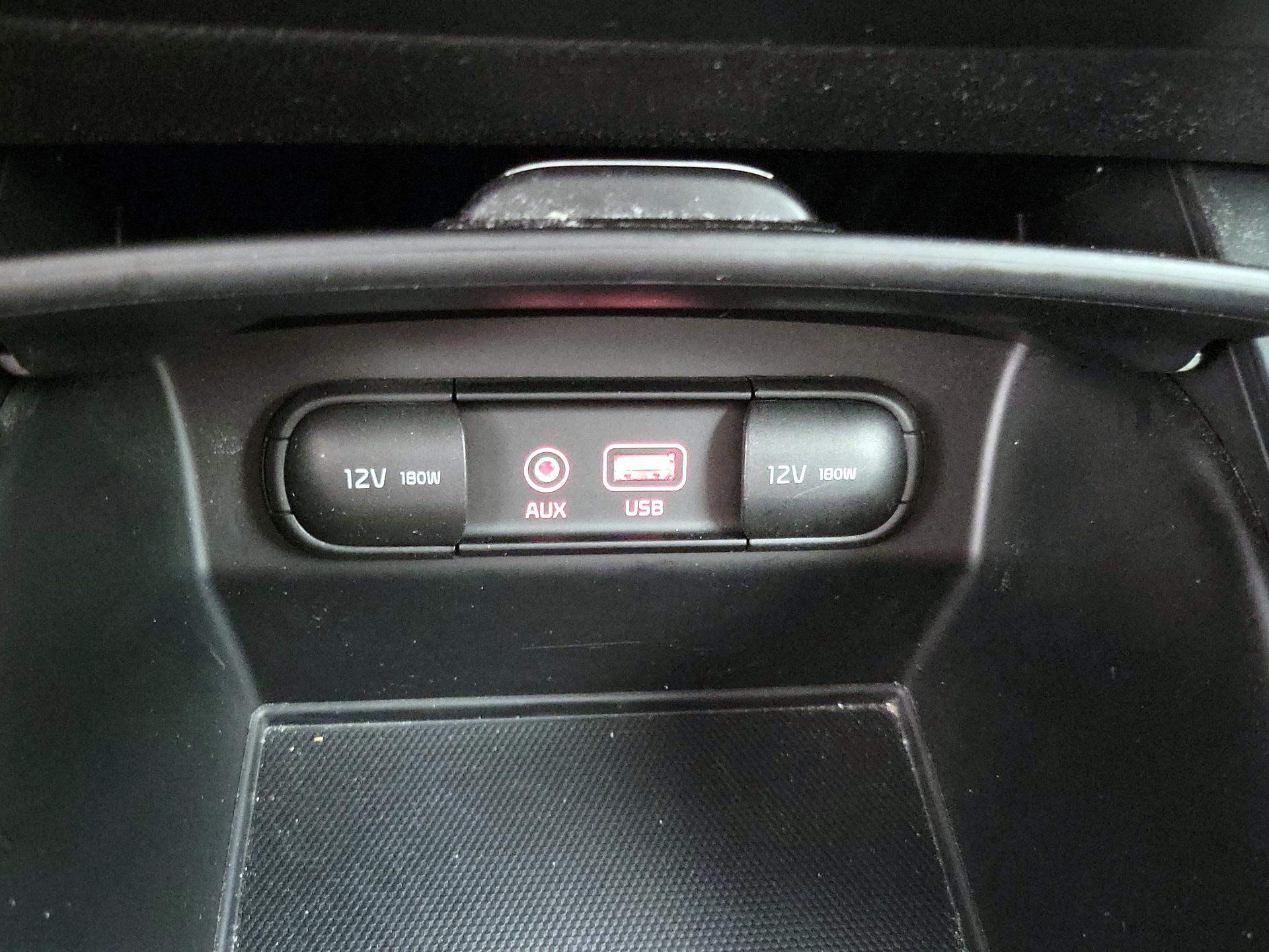 Thumbnail: 2016 Kia Sorento - 17