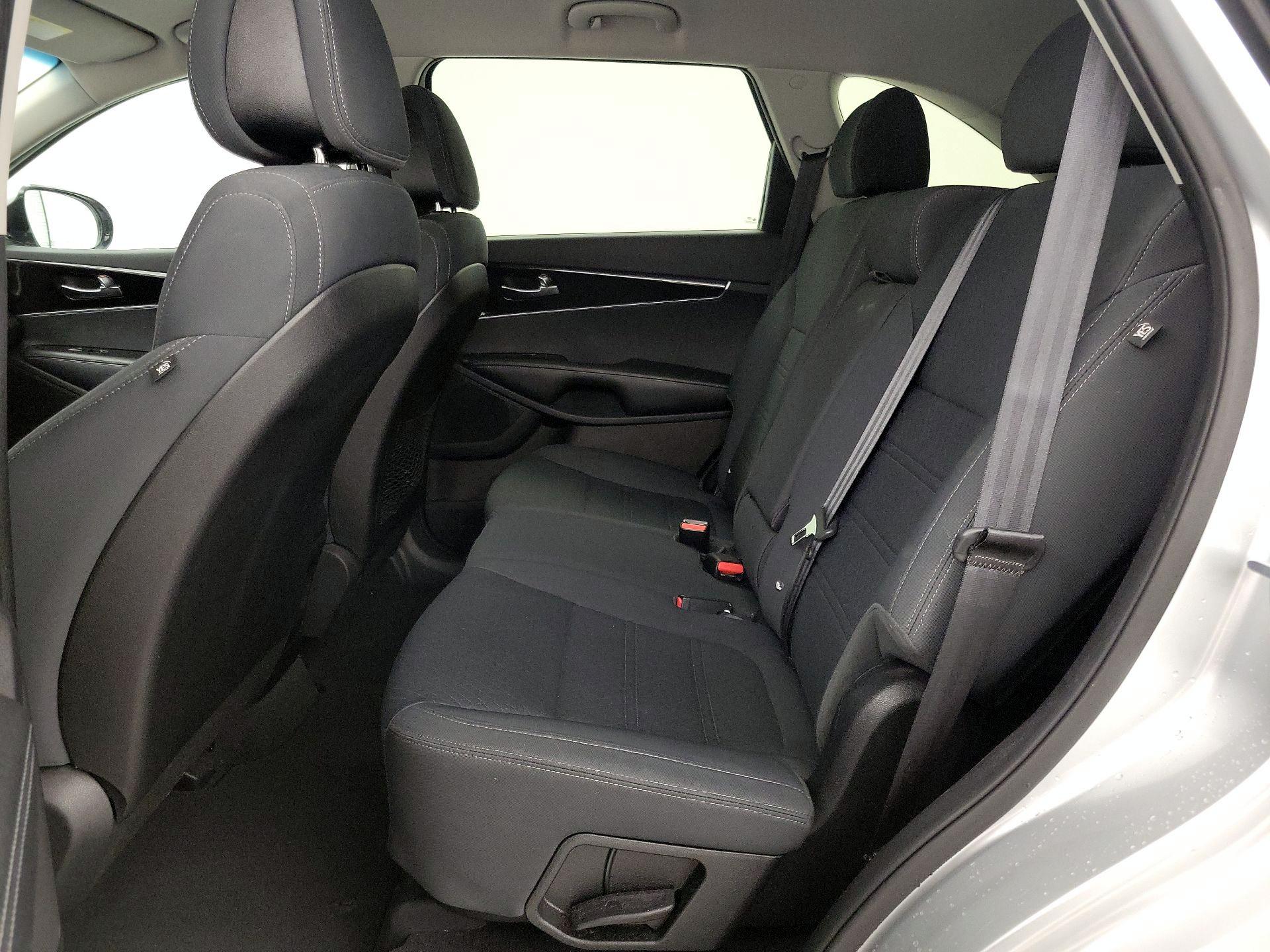 Thumbnail: 2016 Kia Sorento - 18
