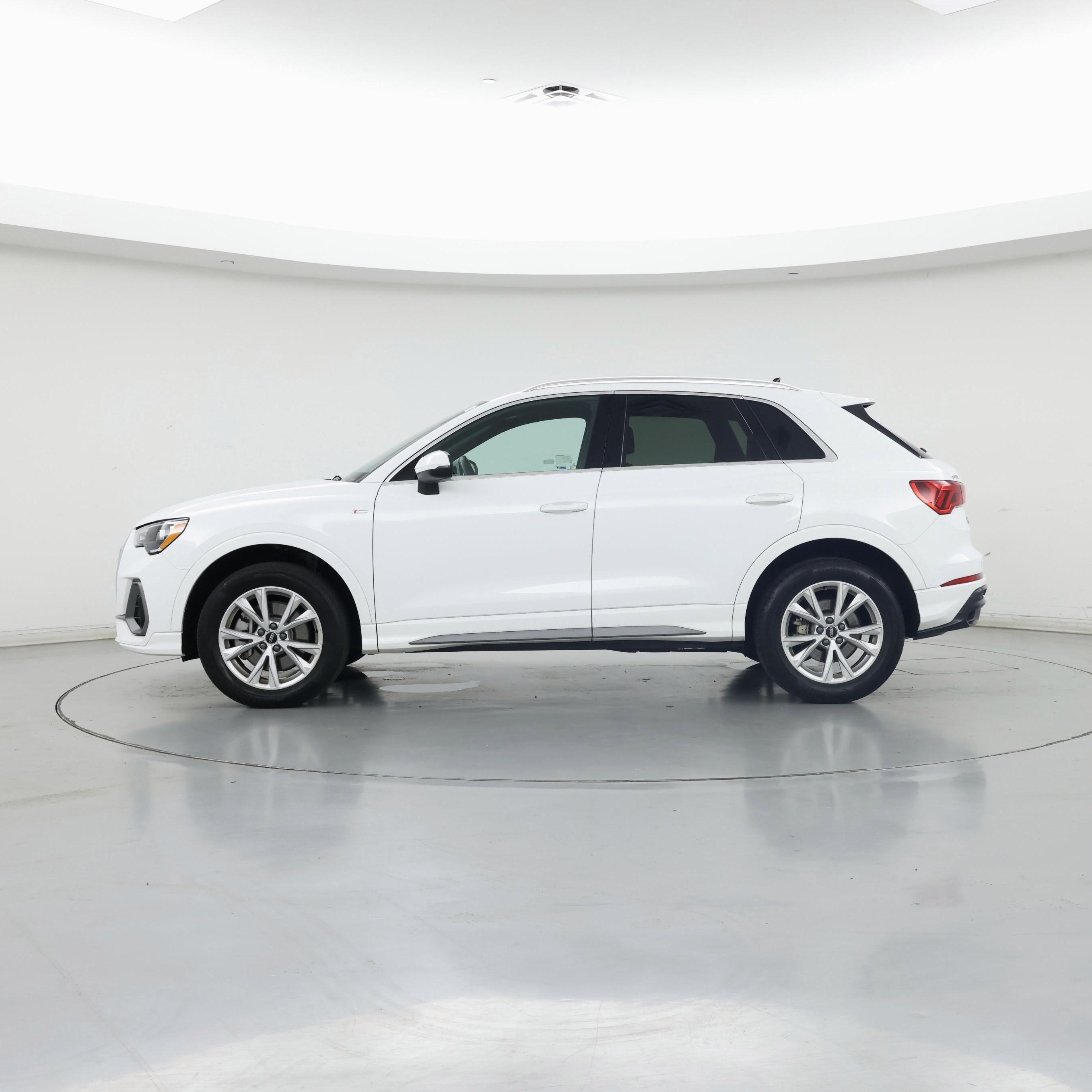 Thumbnail: 2022 Audi Q3 - 3
