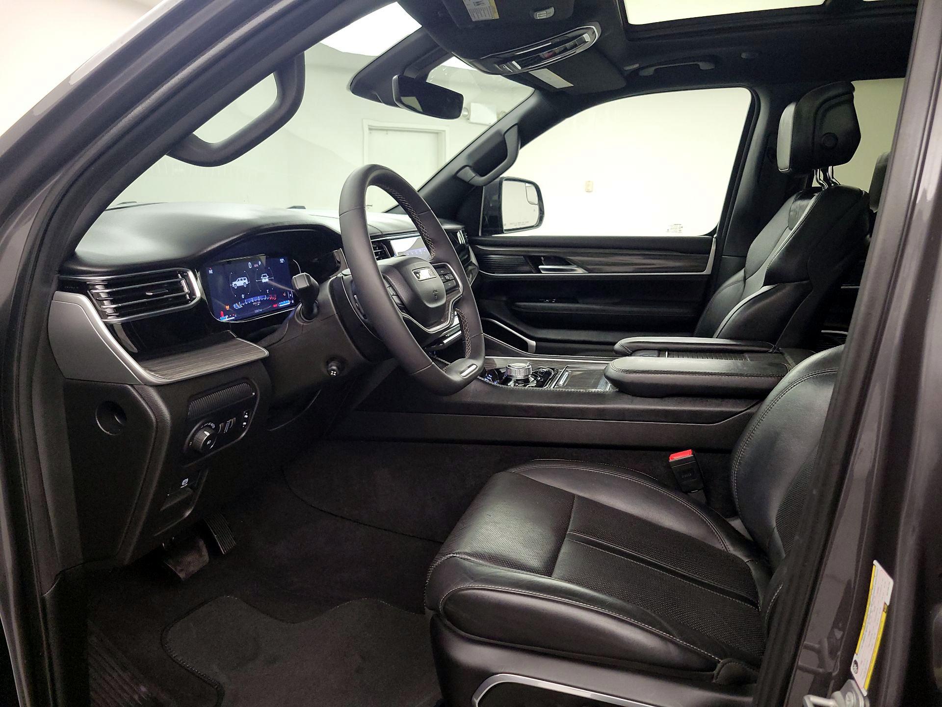 Thumbnail: 2022 Jeep Wagoneer - 11