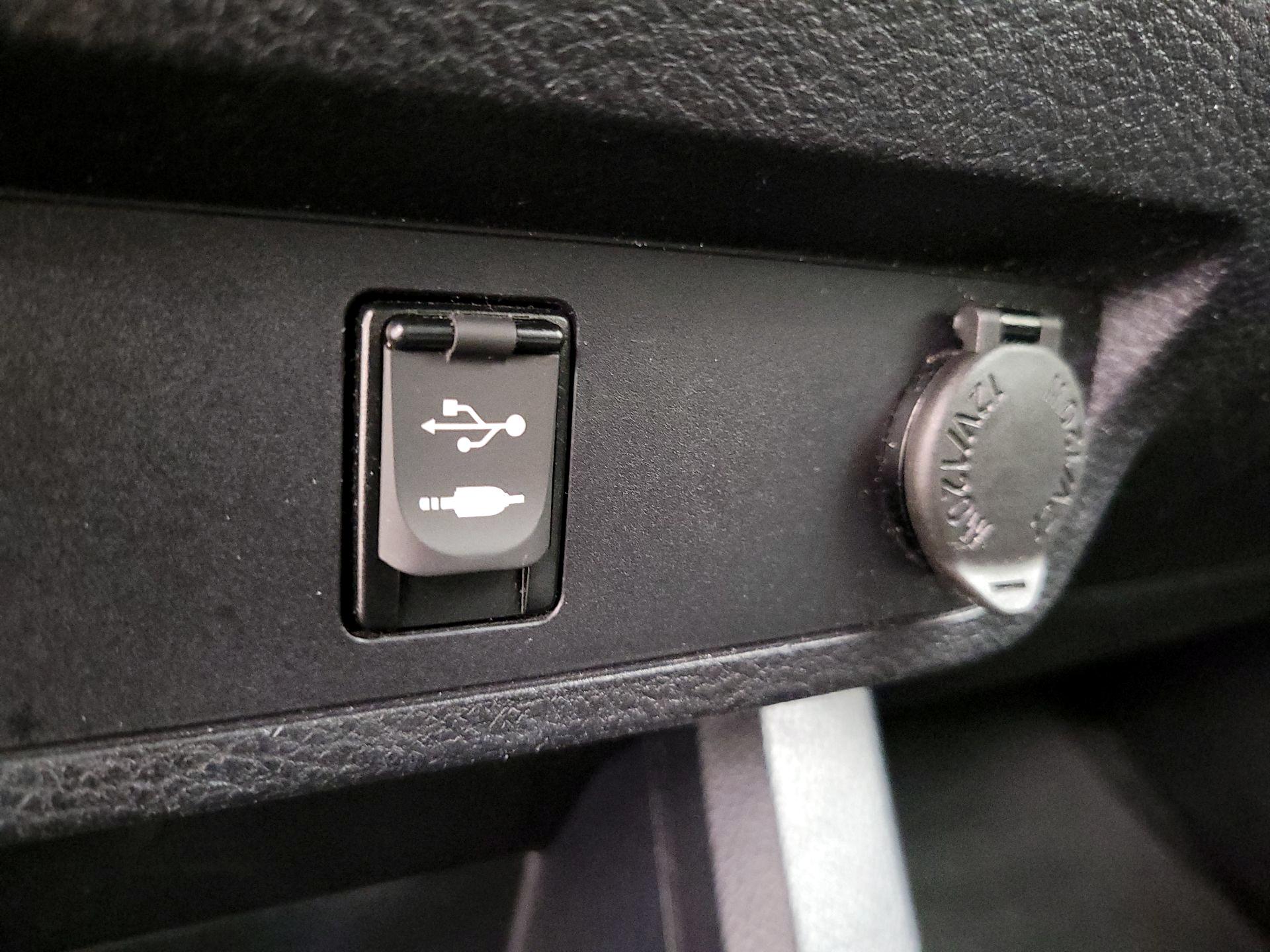 Thumbnail: 2019 Toyota Tacoma - 18