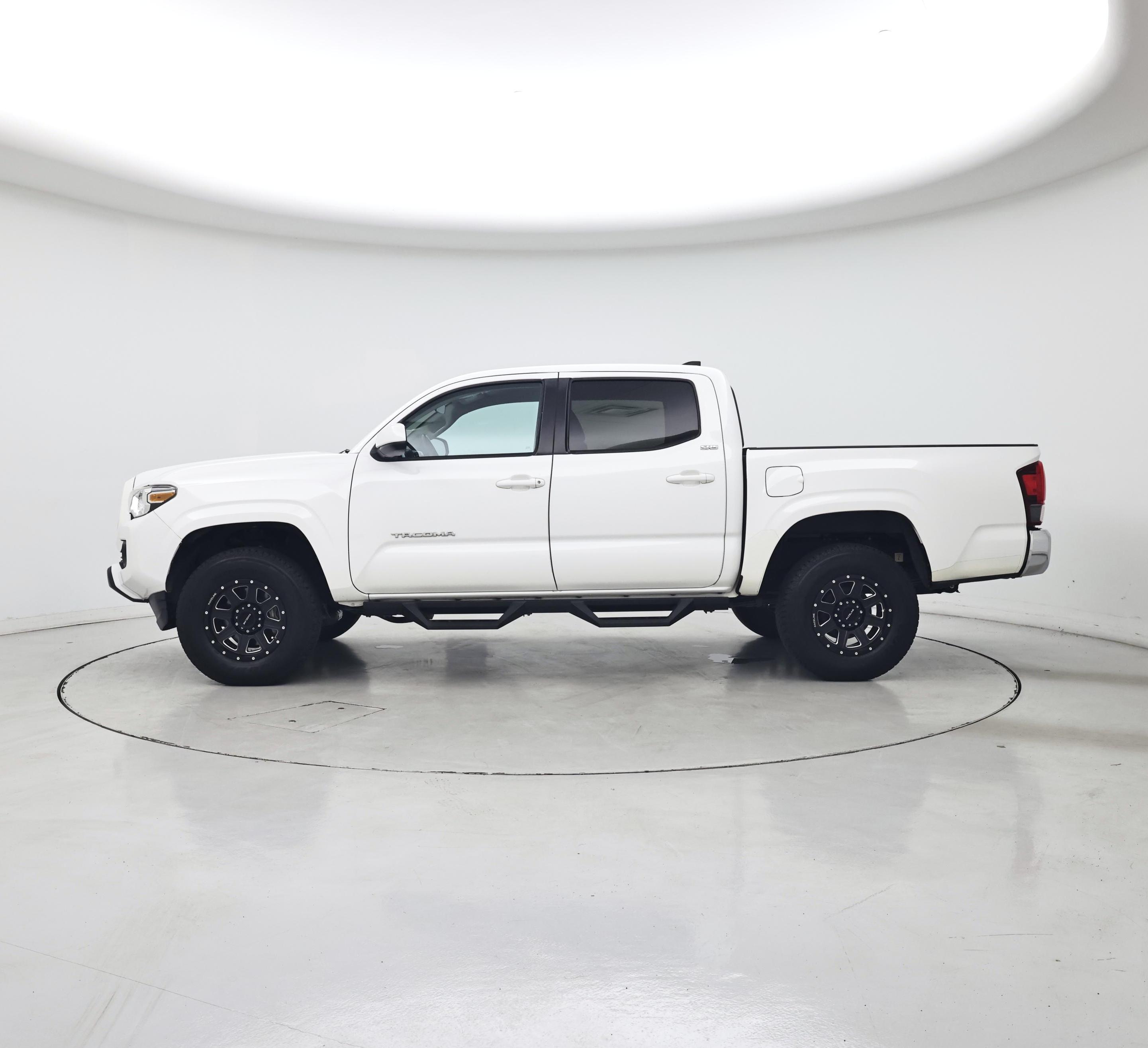 Thumbnail: 2019 Toyota Tacoma - 3