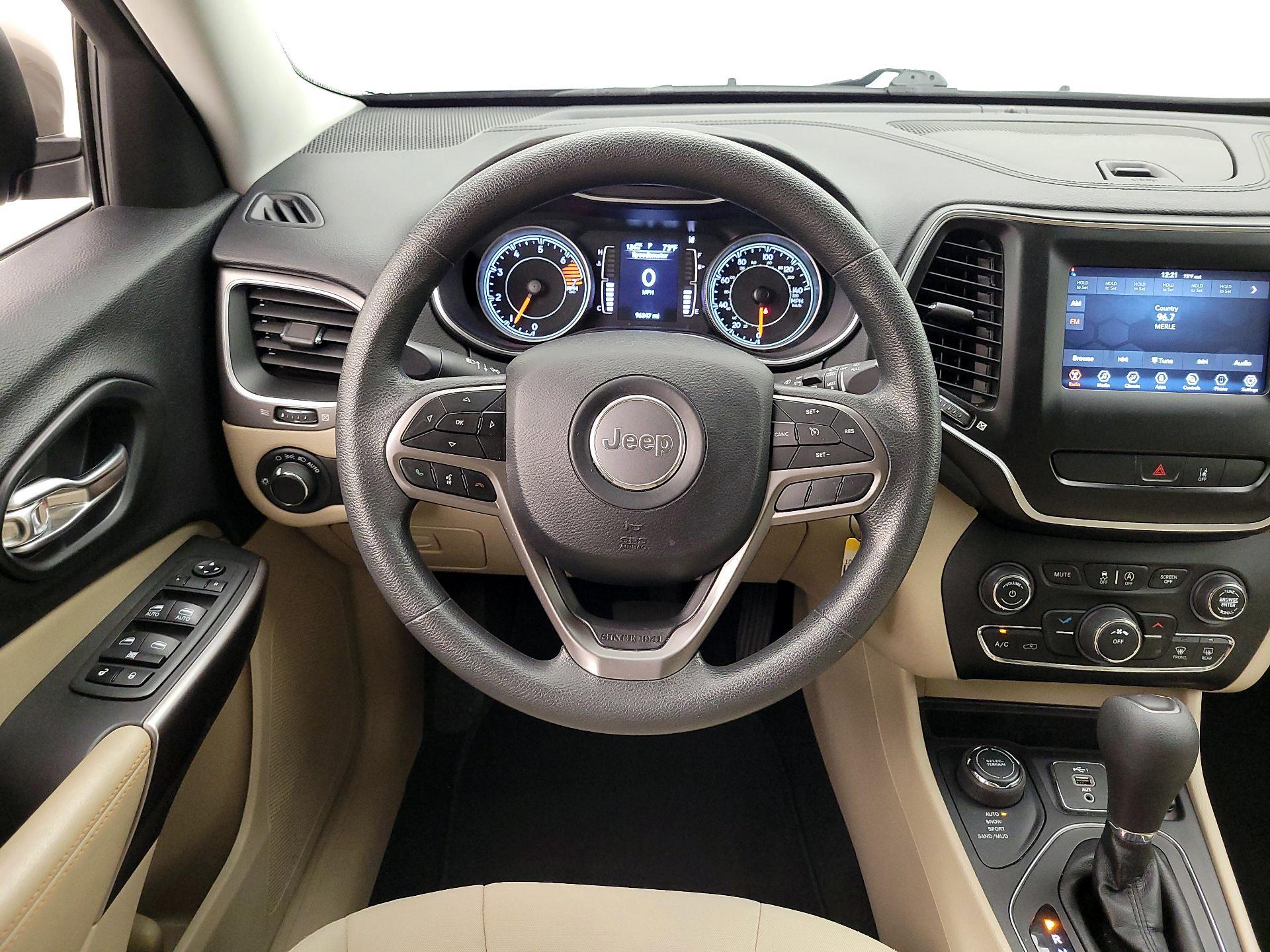 Thumbnail: 2021 Jeep Cherokee - 10