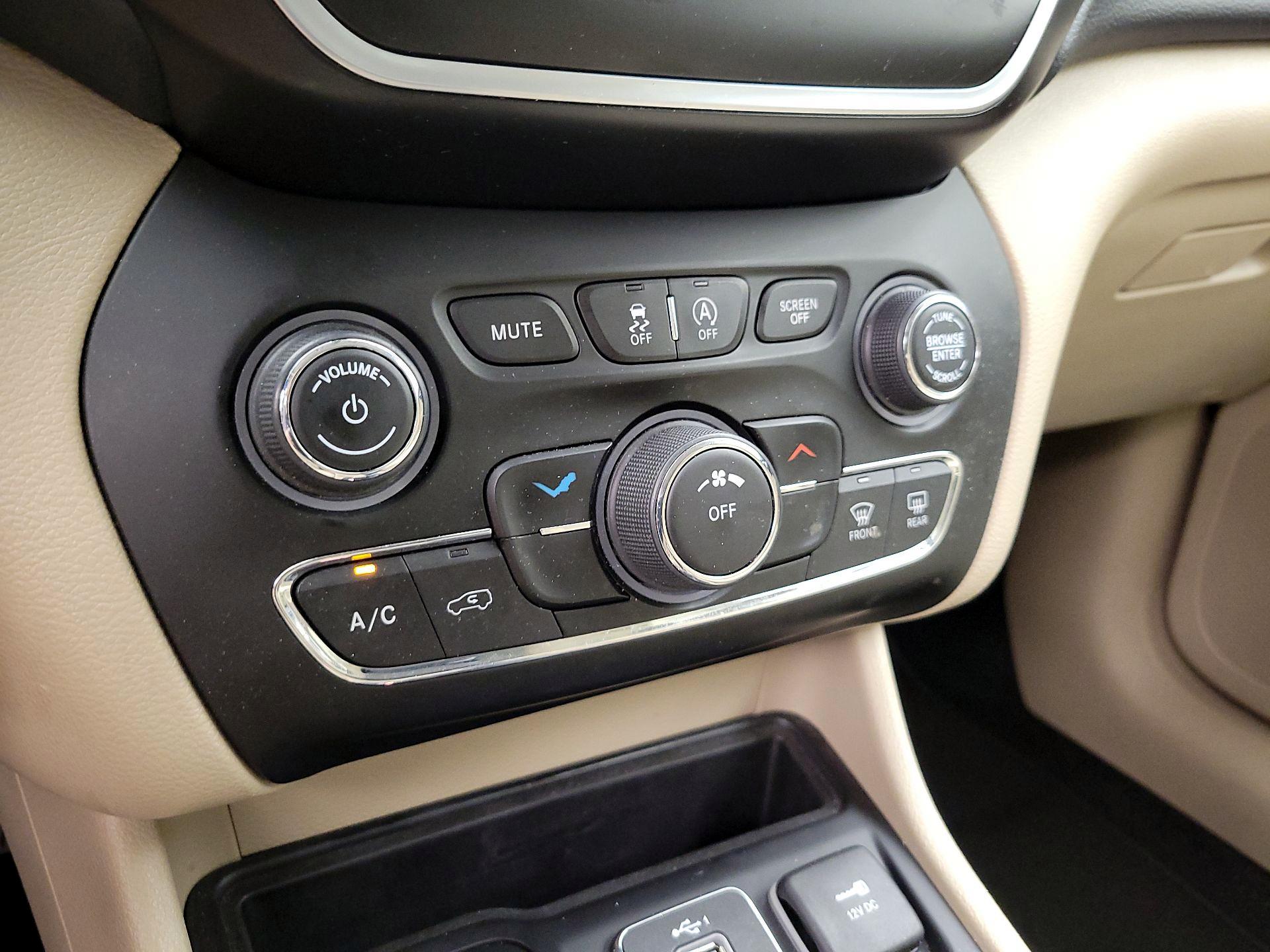 Thumbnail: 2021 Jeep Cherokee - 16