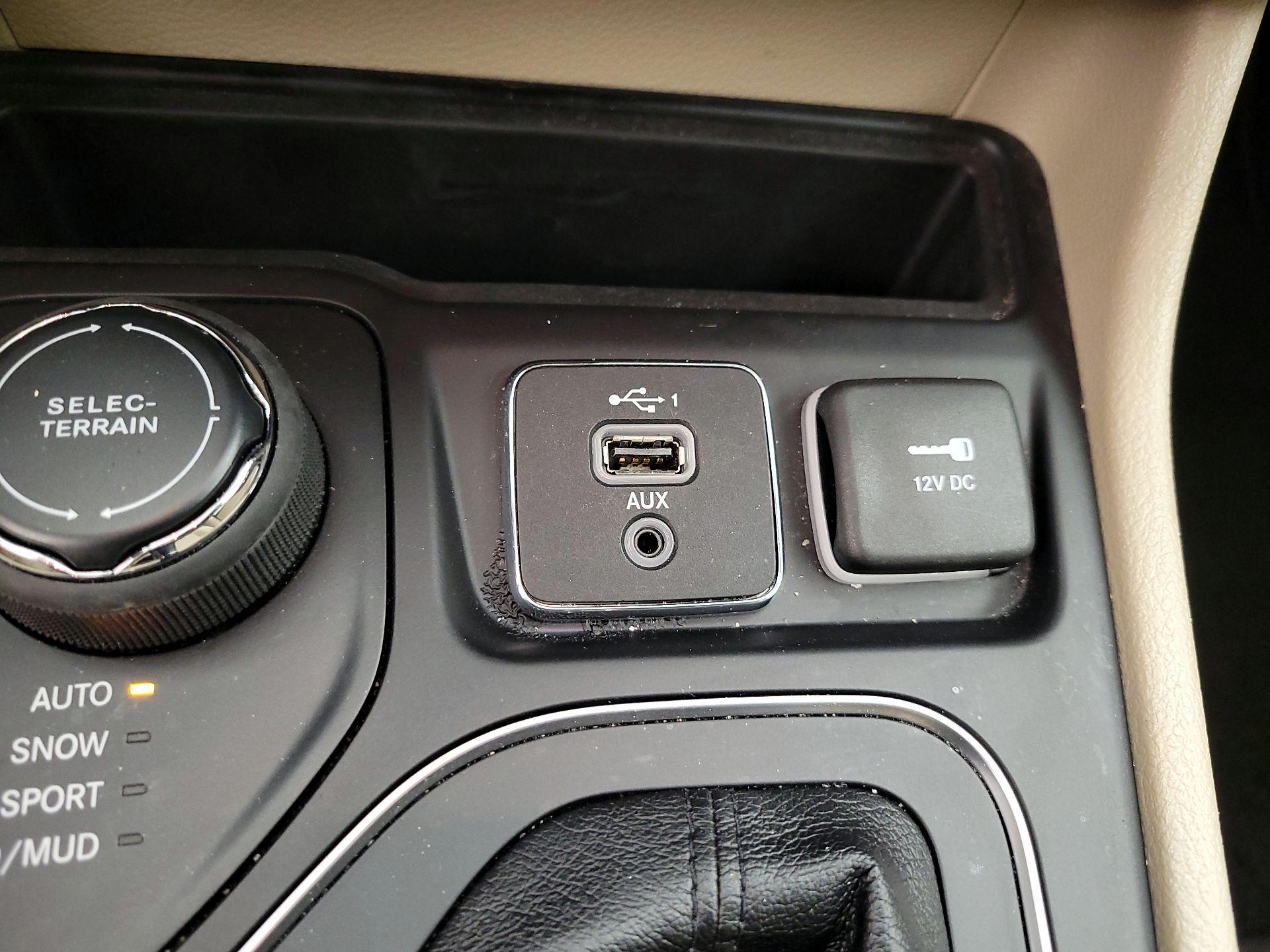 Thumbnail: 2021 Jeep Cherokee - 18