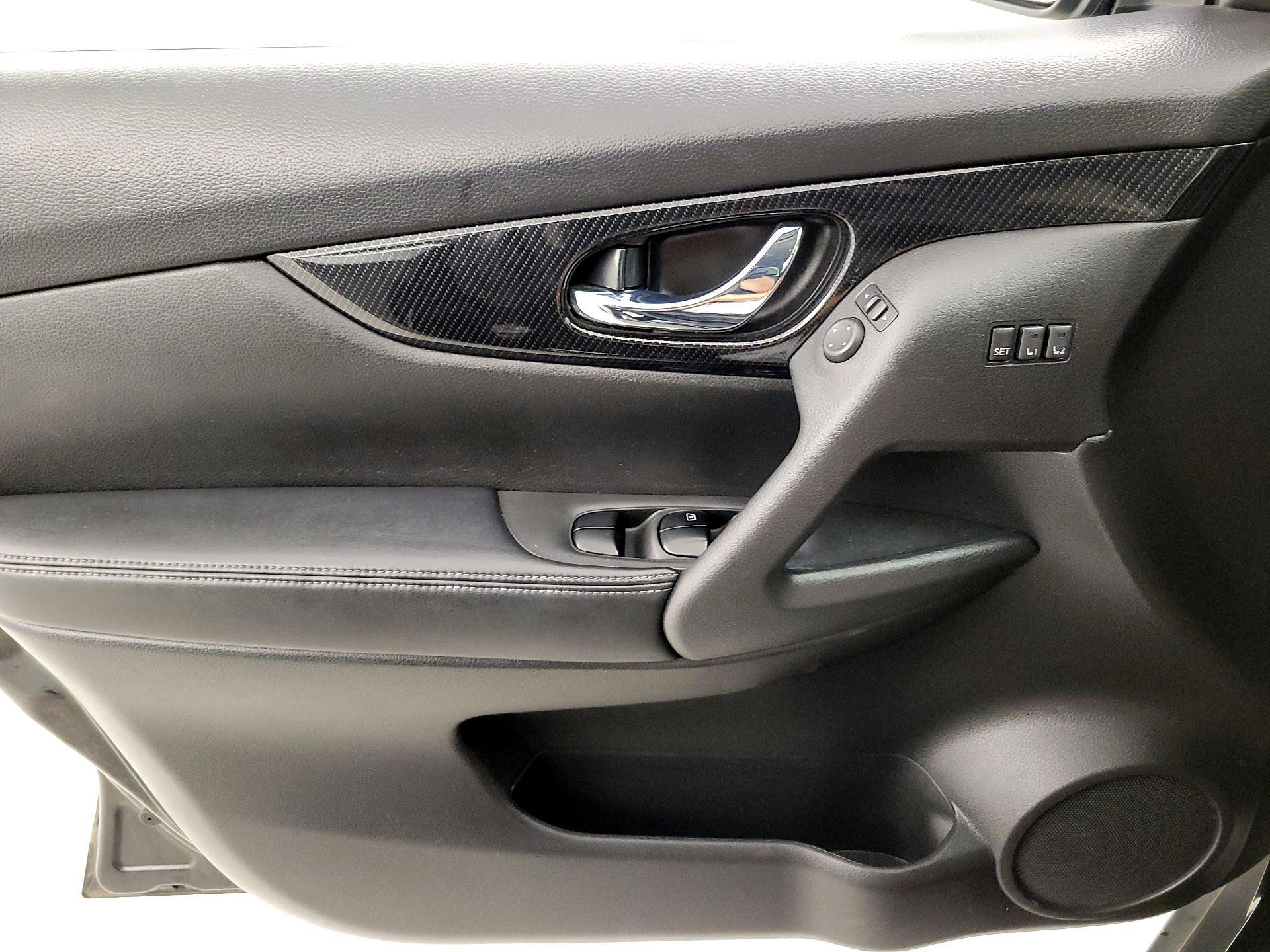 Thumbnail: 2017 Nissan Rogue - 12