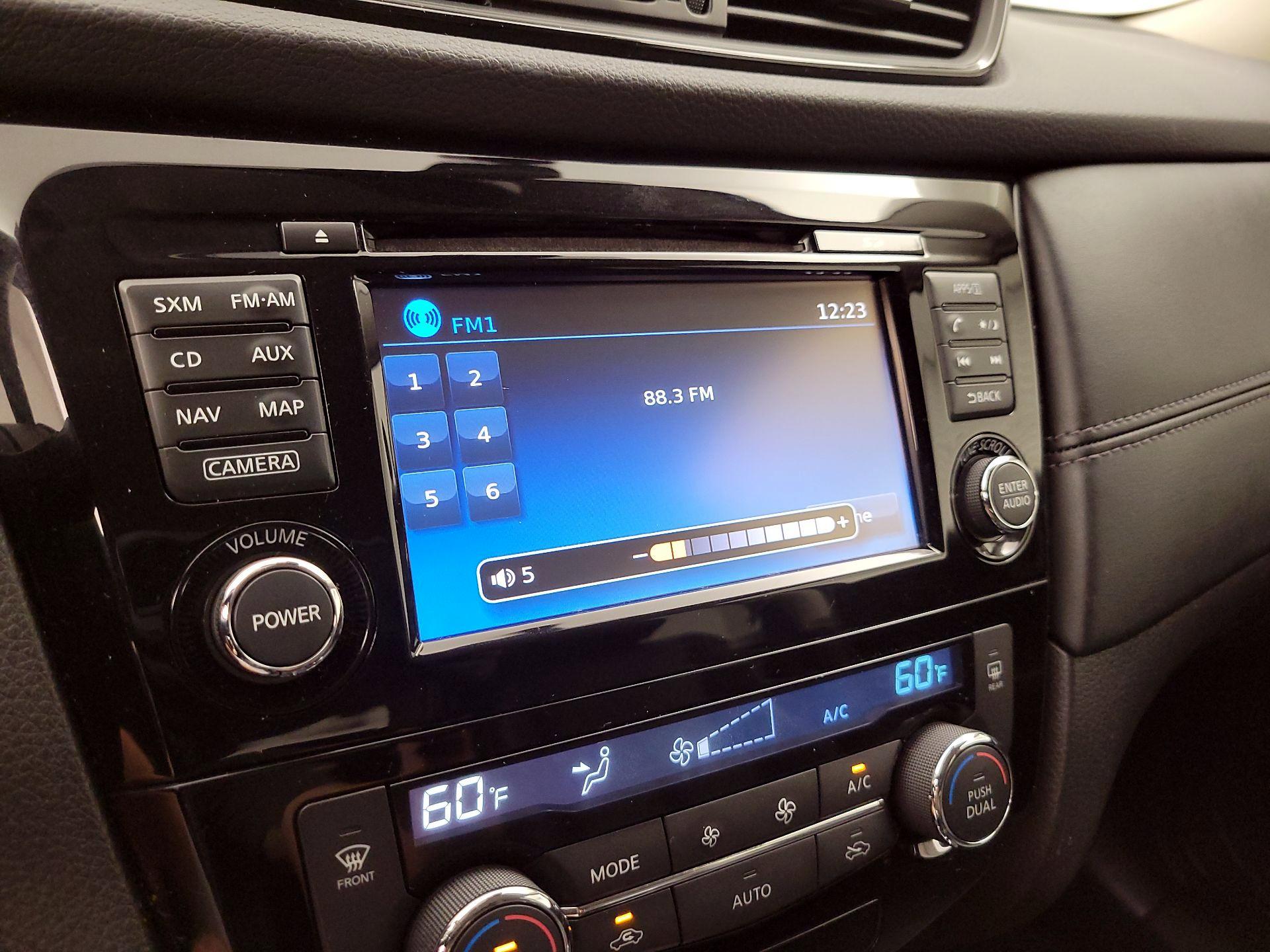 Thumbnail: 2017 Nissan Rogue - 16