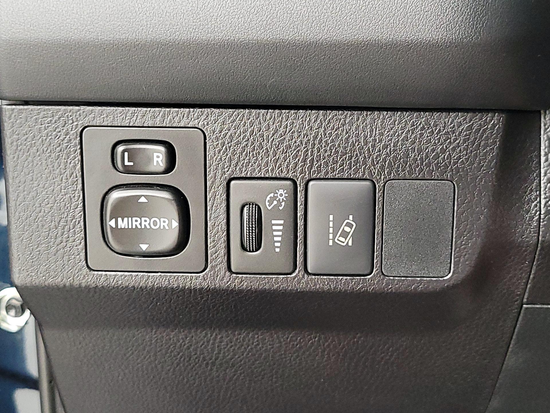 Thumbnail: 2018 Toyota RAV4 - 13