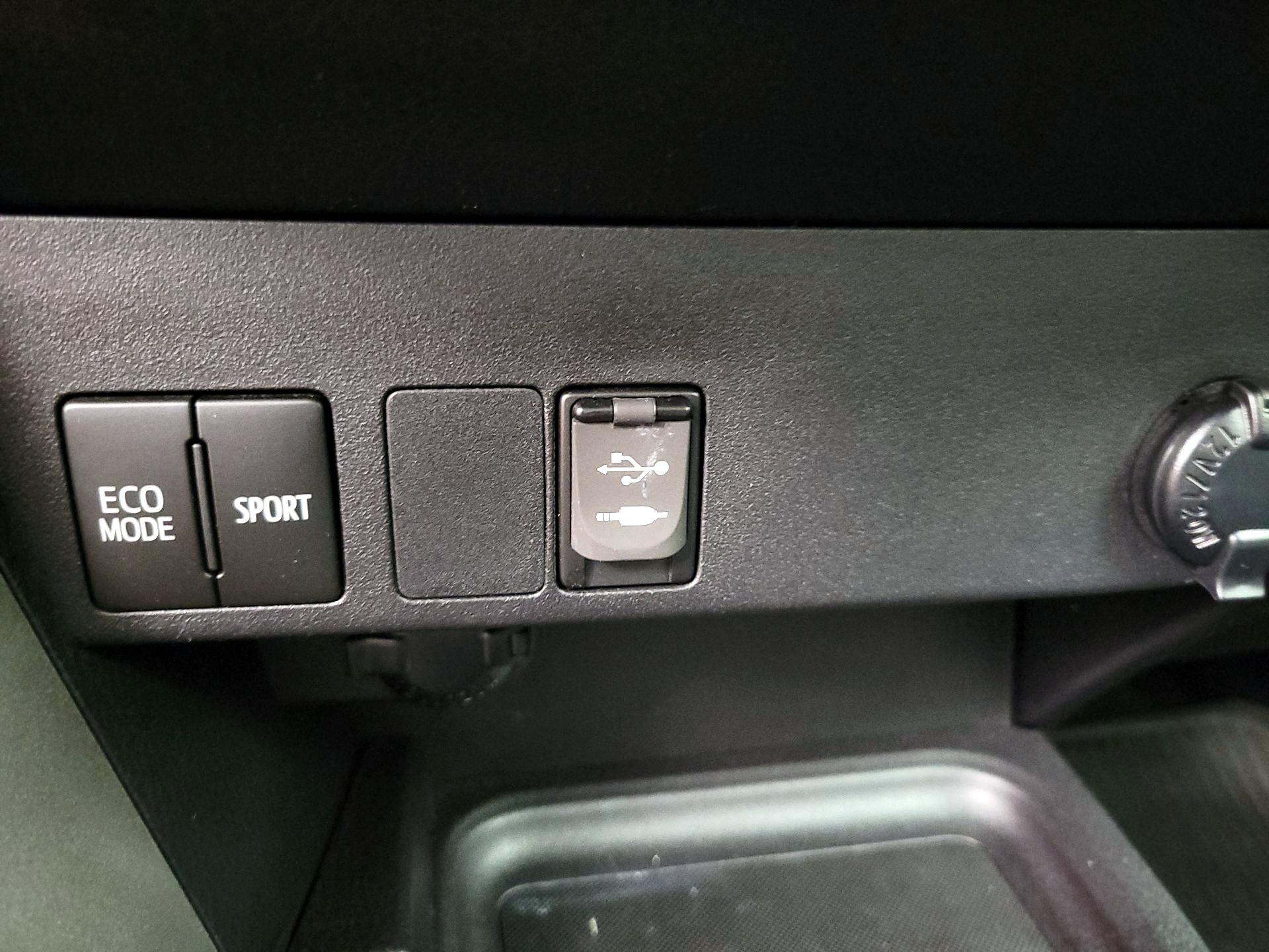 Thumbnail: 2018 Toyota RAV4 - 18