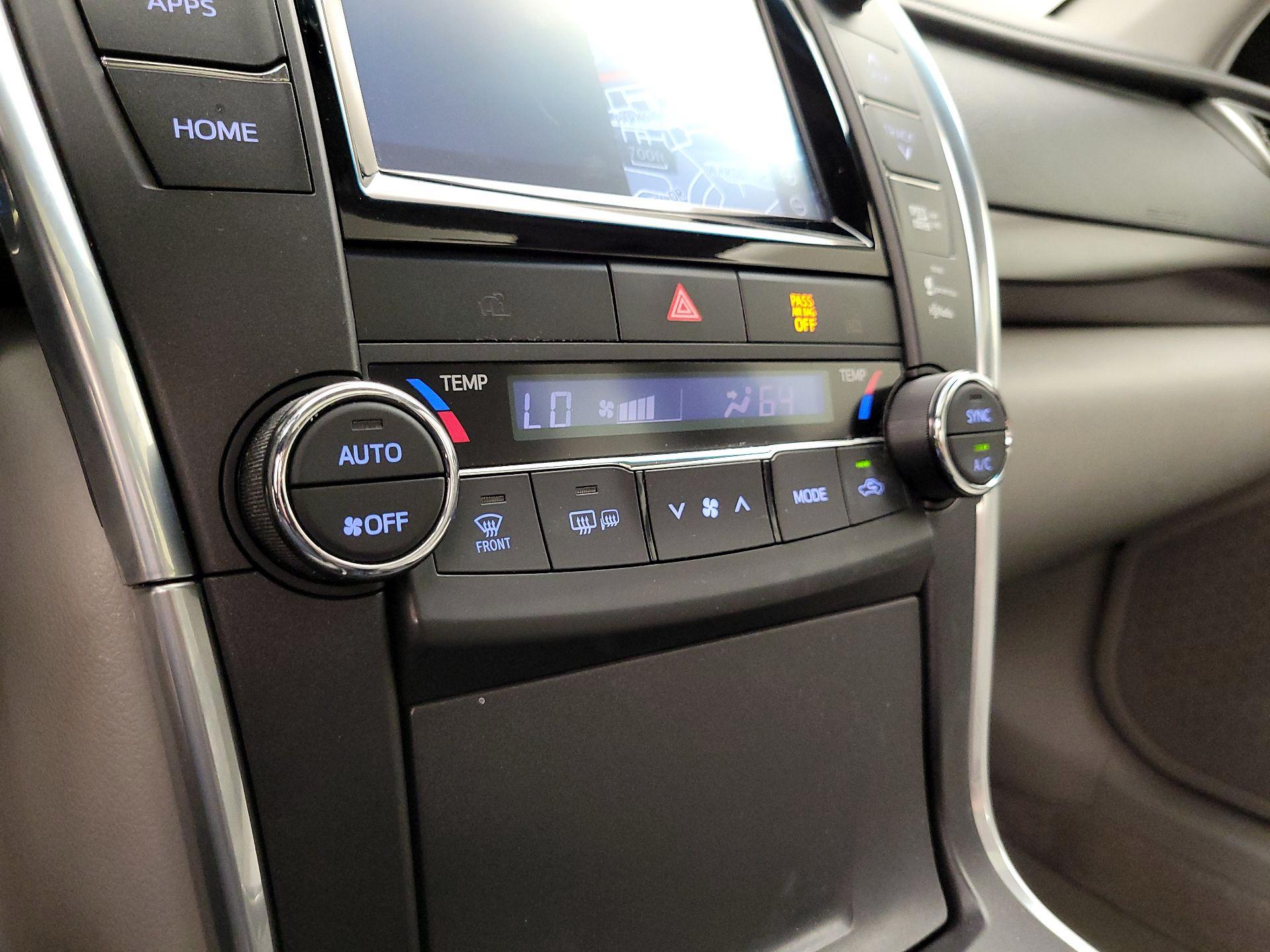Thumbnail: 2015 Toyota Camry - 17