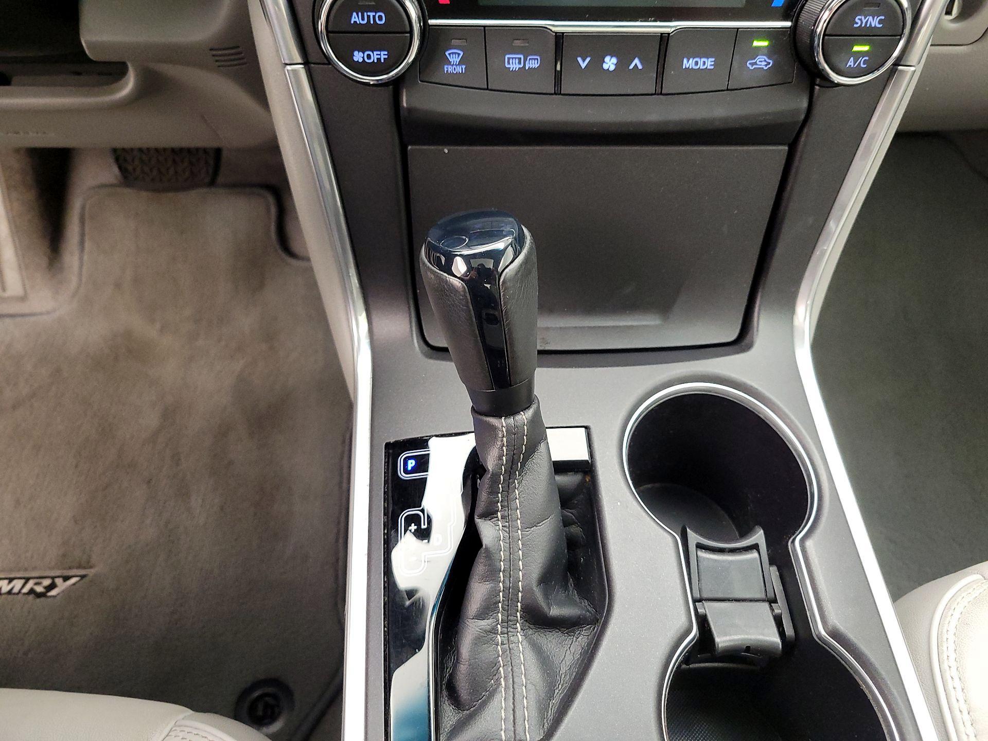 Thumbnail: 2015 Toyota Camry - 18