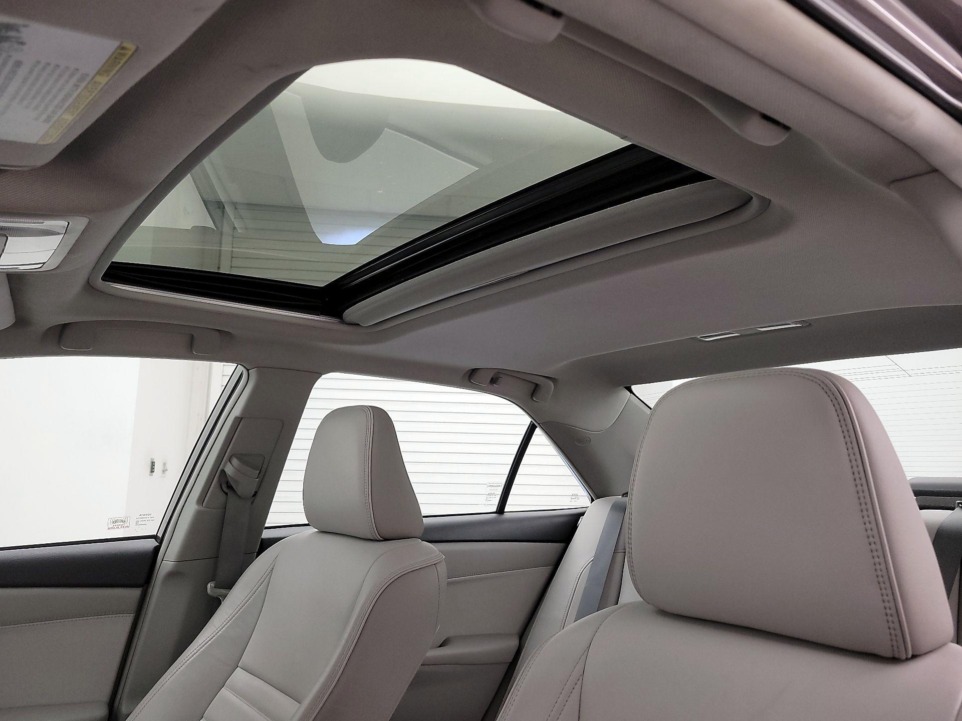 Thumbnail: 2015 Toyota Camry - 20