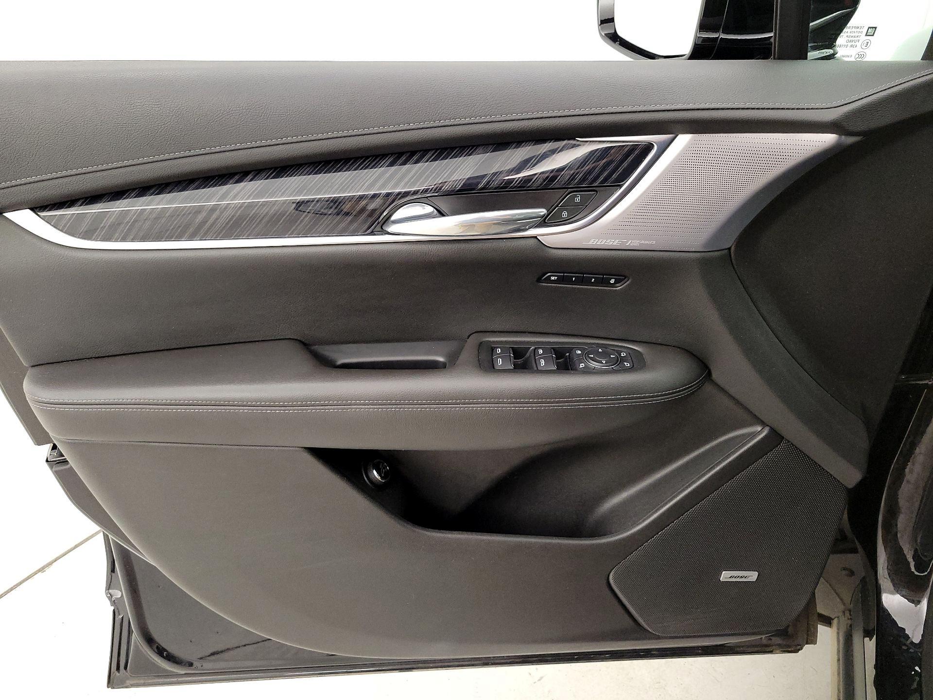 Thumbnail: 2022 Cadillac XT6 - 12