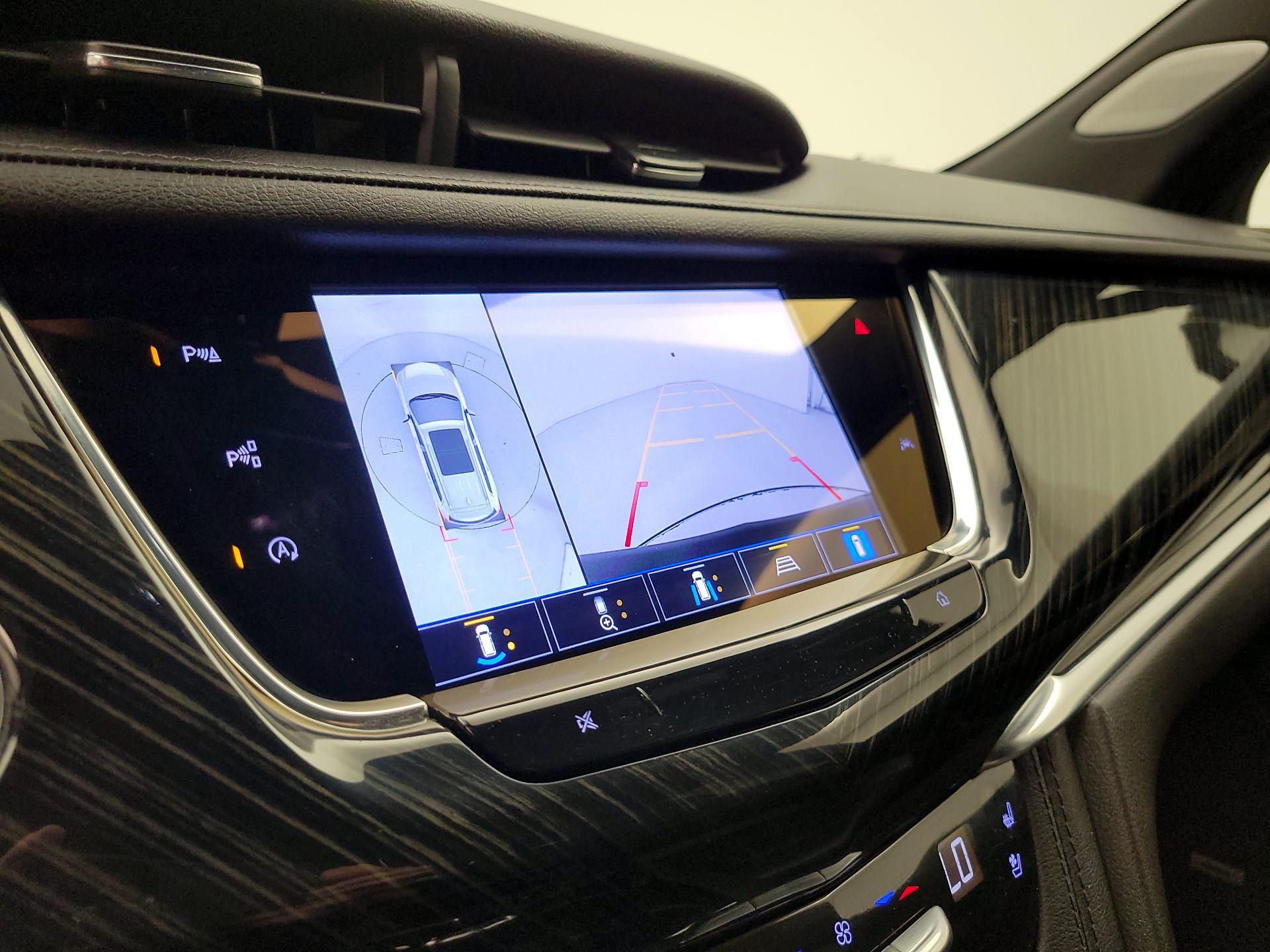 Thumbnail: 2022 Cadillac XT6 - 14