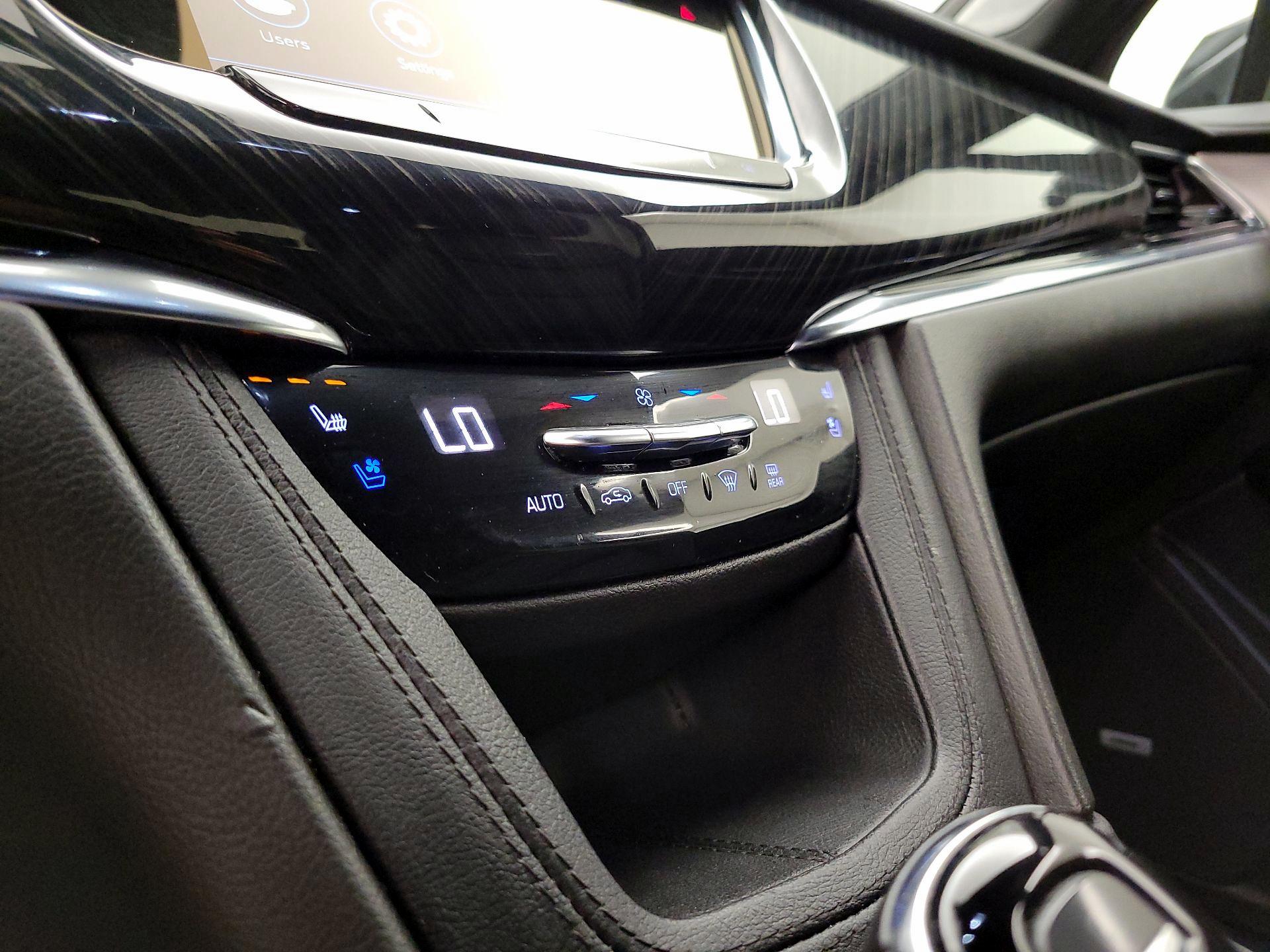 Thumbnail: 2022 Cadillac XT6 - 16