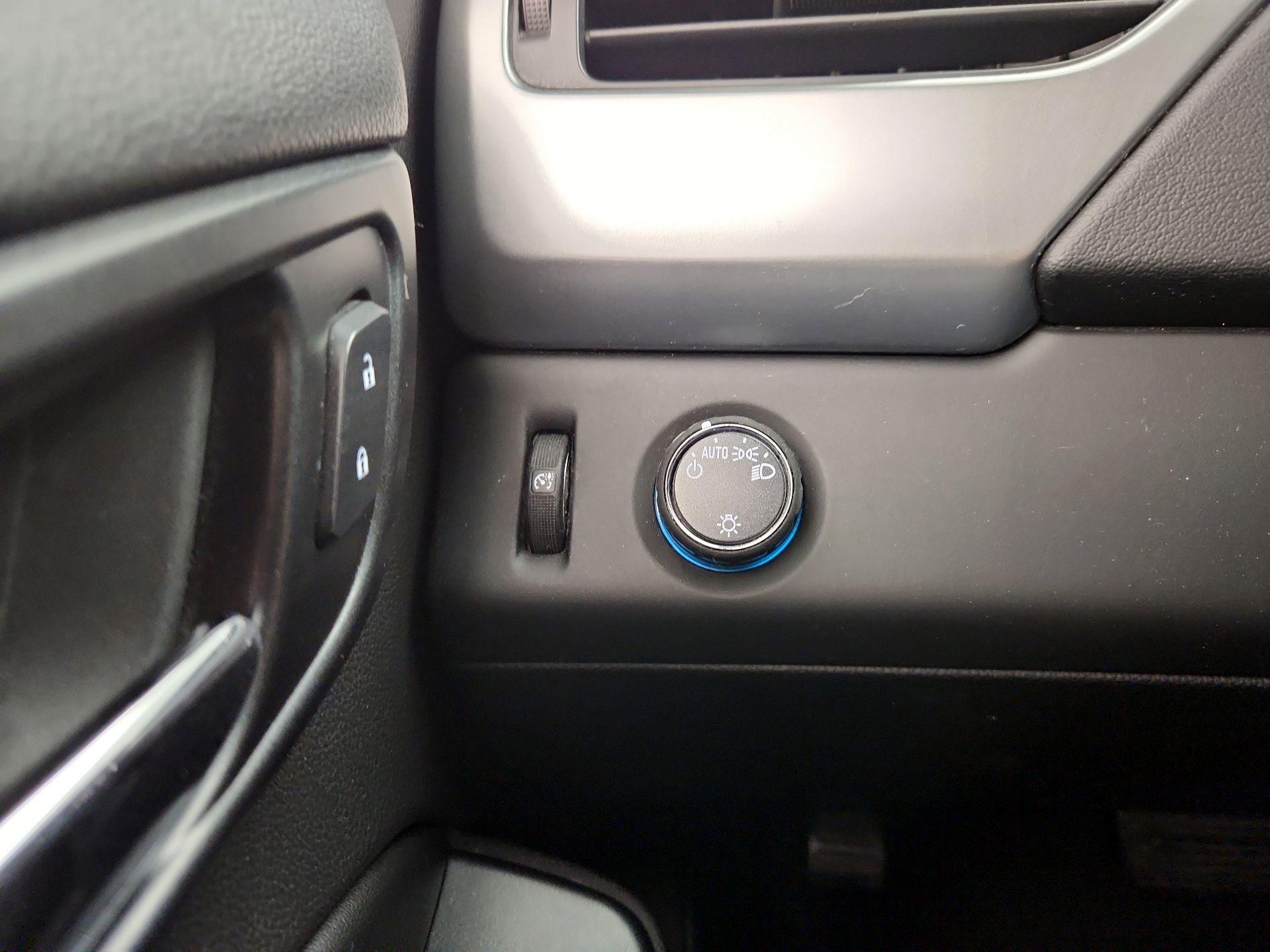 Thumbnail: 2015 Chevrolet Tahoe - 13