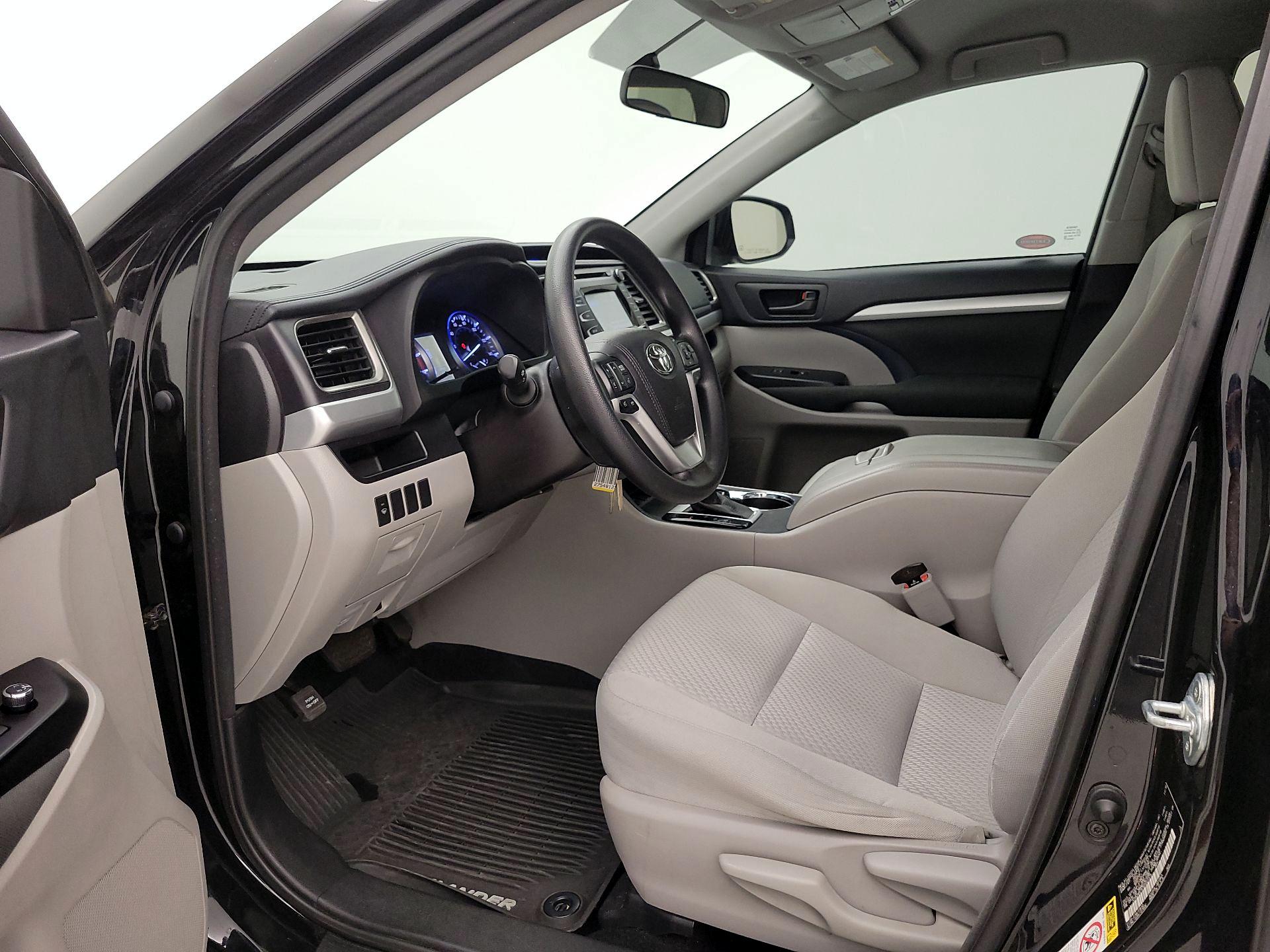 Thumbnail: 2016 Toyota Highlander - 11