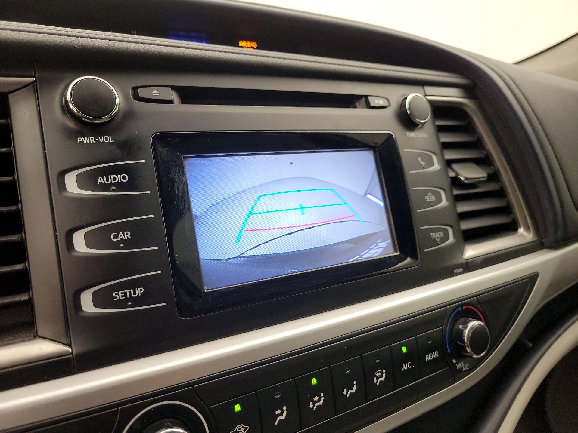 Thumbnail: 2016 Toyota Highlander - 14