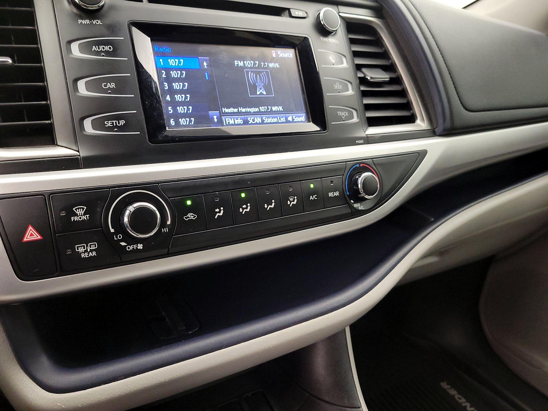Thumbnail: 2016 Toyota Highlander - 16