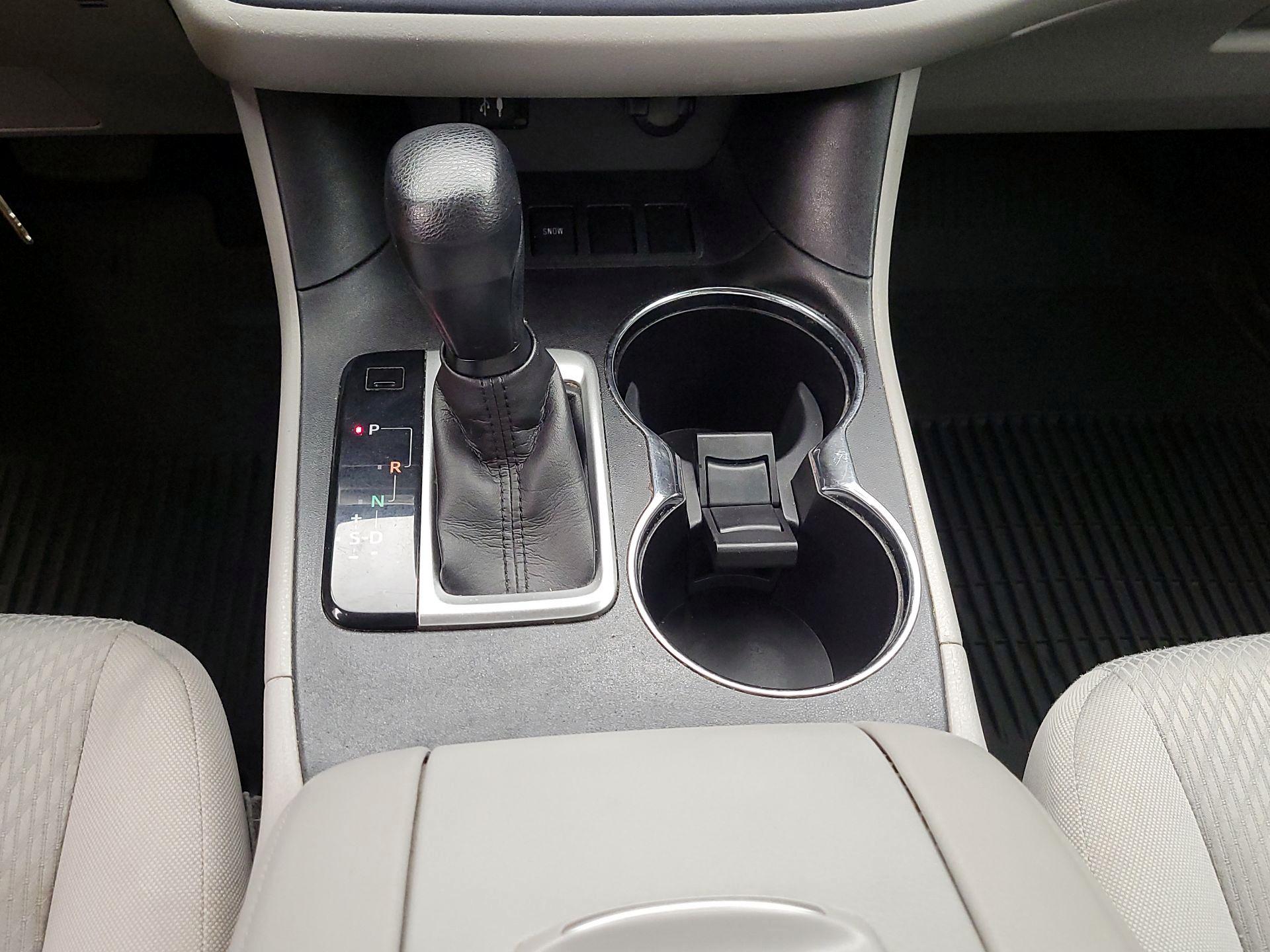 Thumbnail: 2016 Toyota Highlander - 17