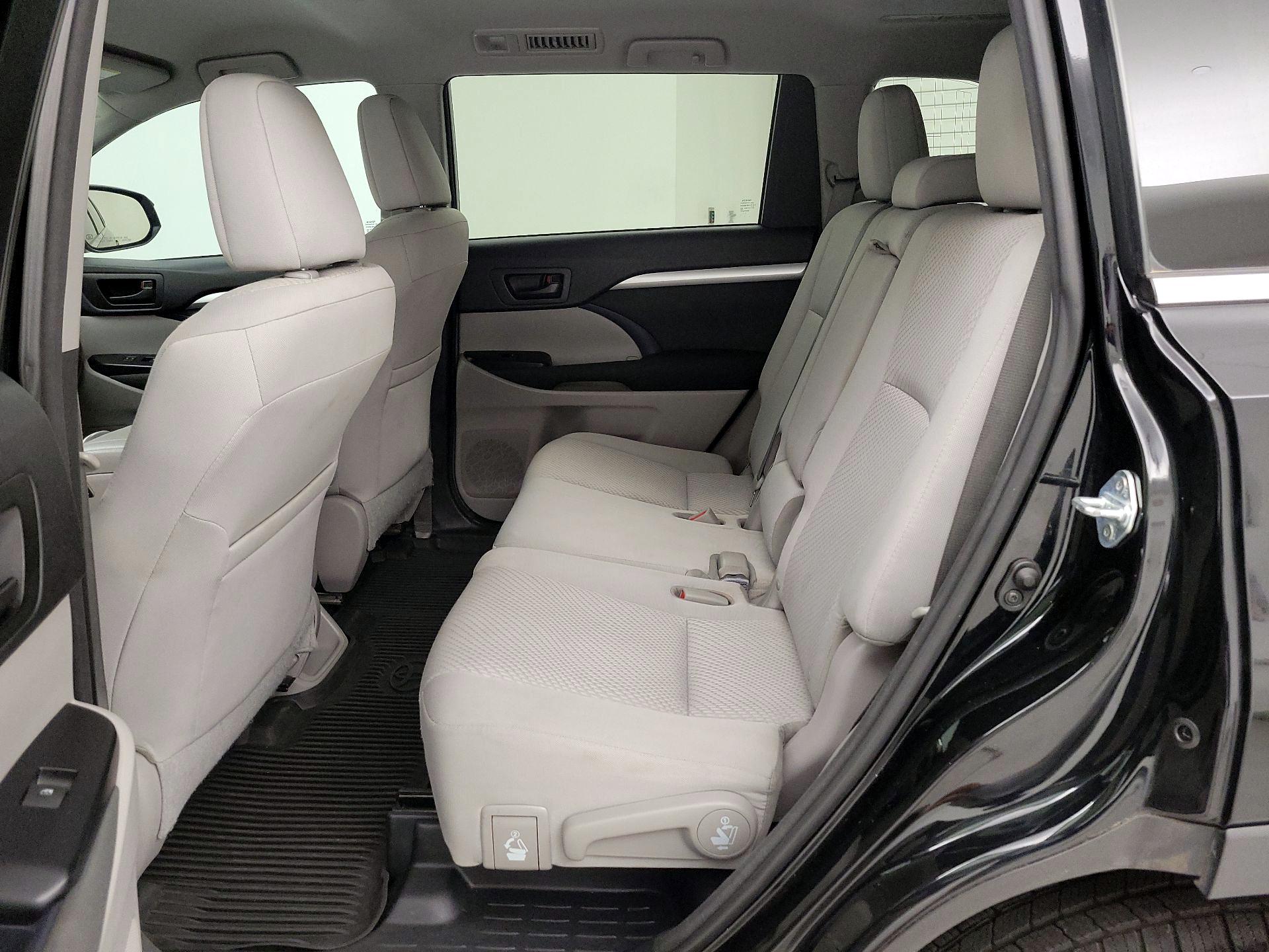 Thumbnail: 2016 Toyota Highlander - 19