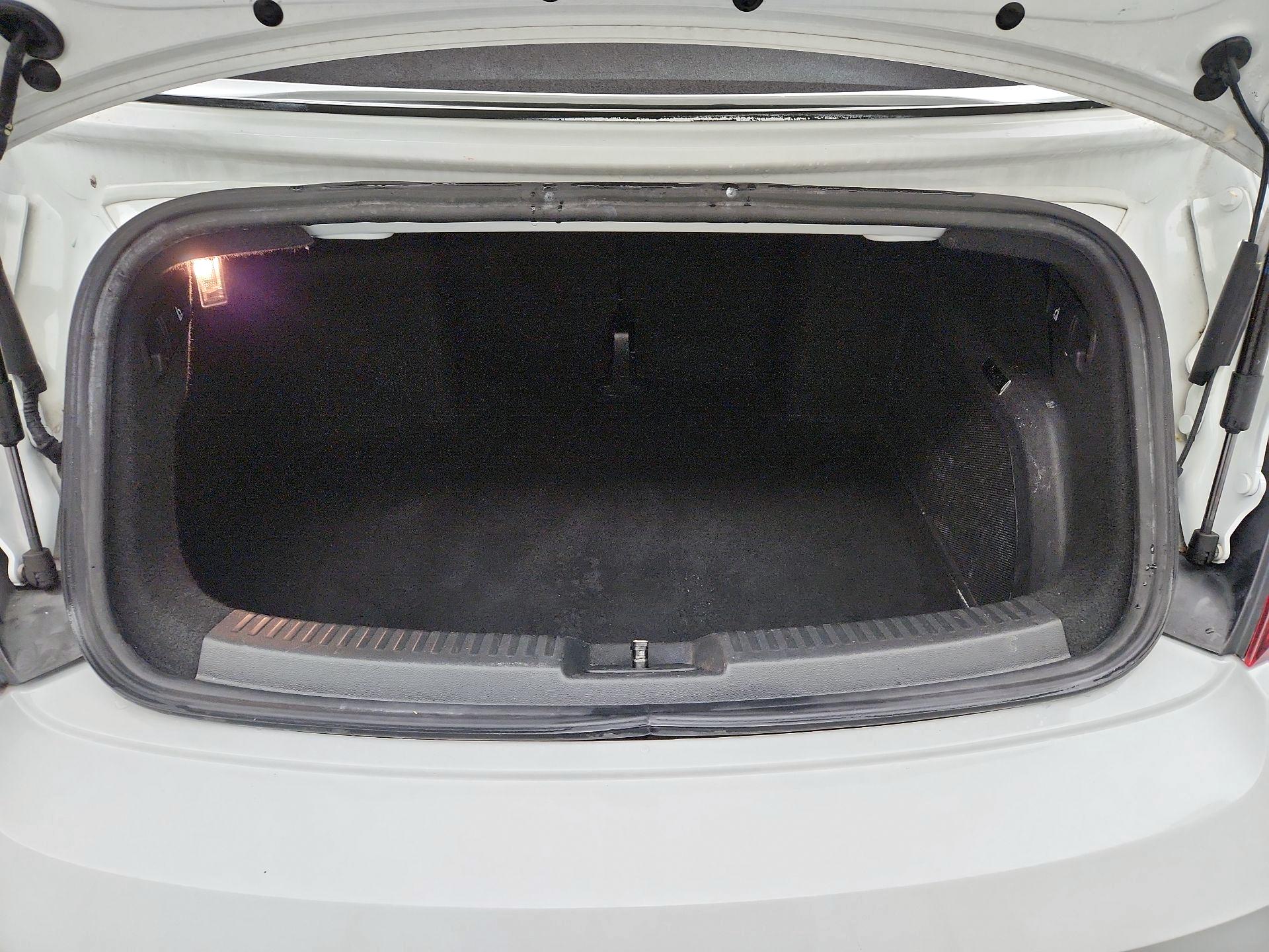 Thumbnail: 2017 Volkswagen Beetle - 20