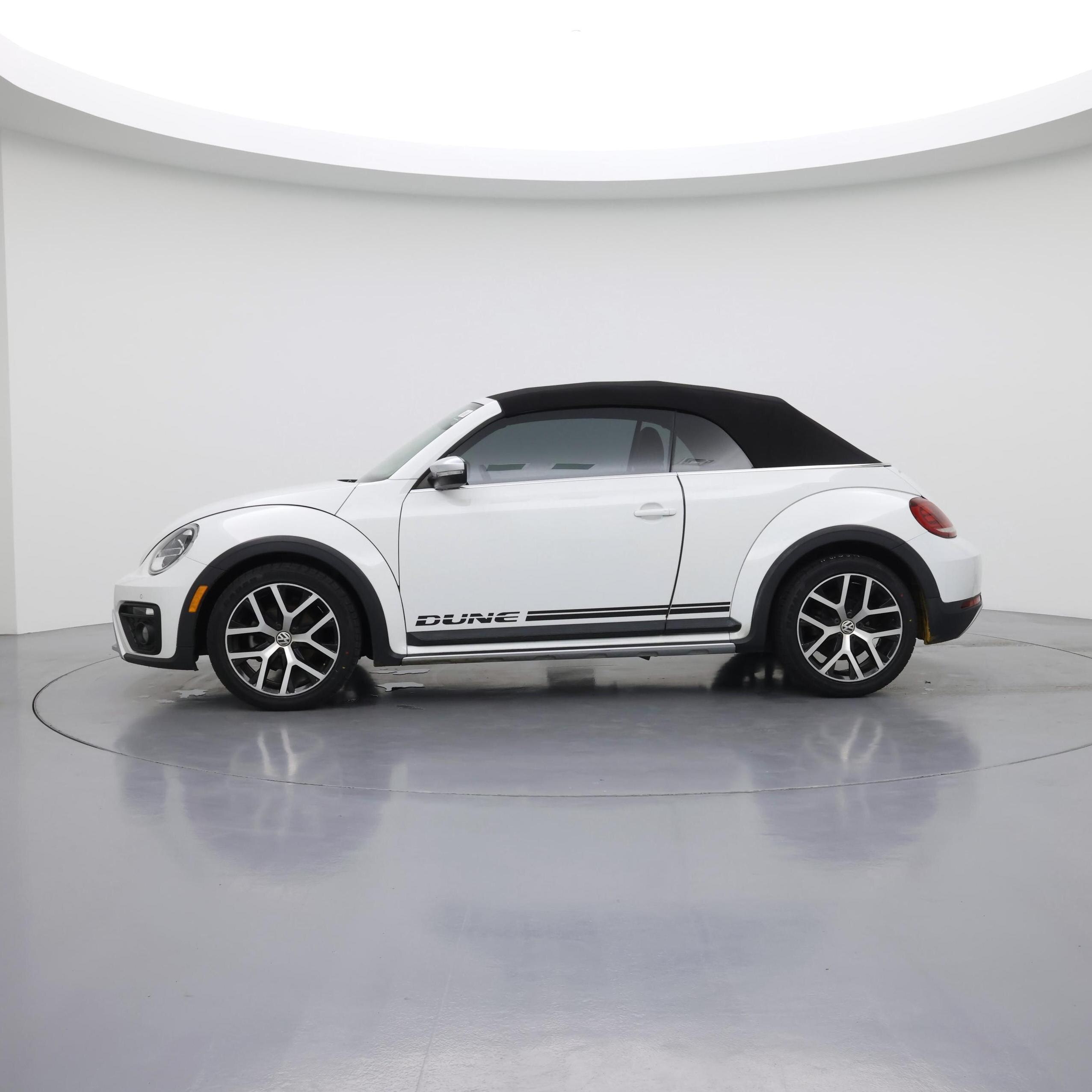 Thumbnail: 2017 Volkswagen Beetle - 3