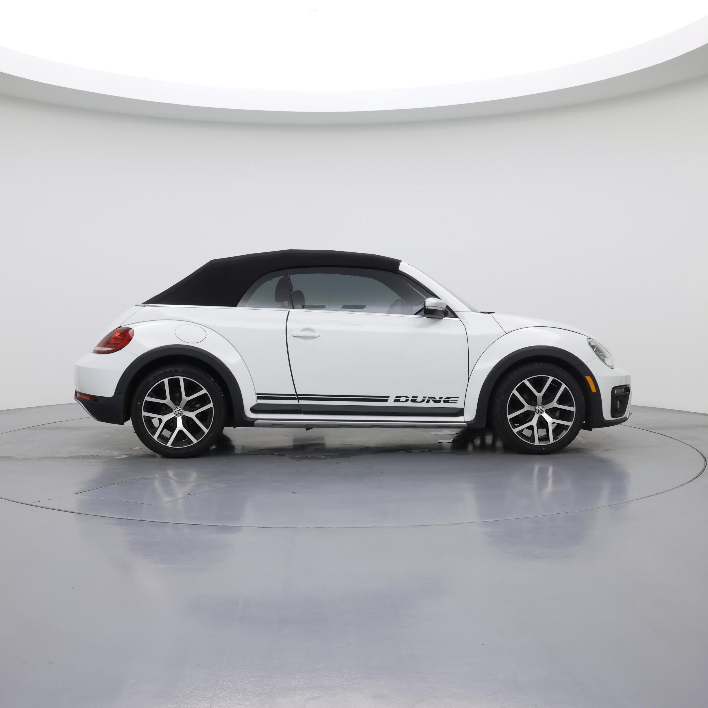 Thumbnail: 2017 Volkswagen Beetle - 7