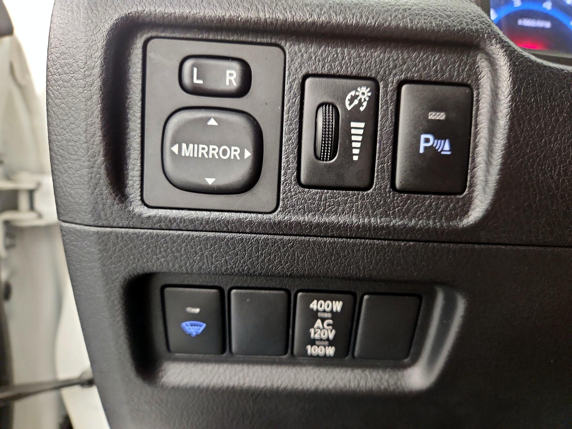 Thumbnail: 2014 Toyota 4Runner - 13