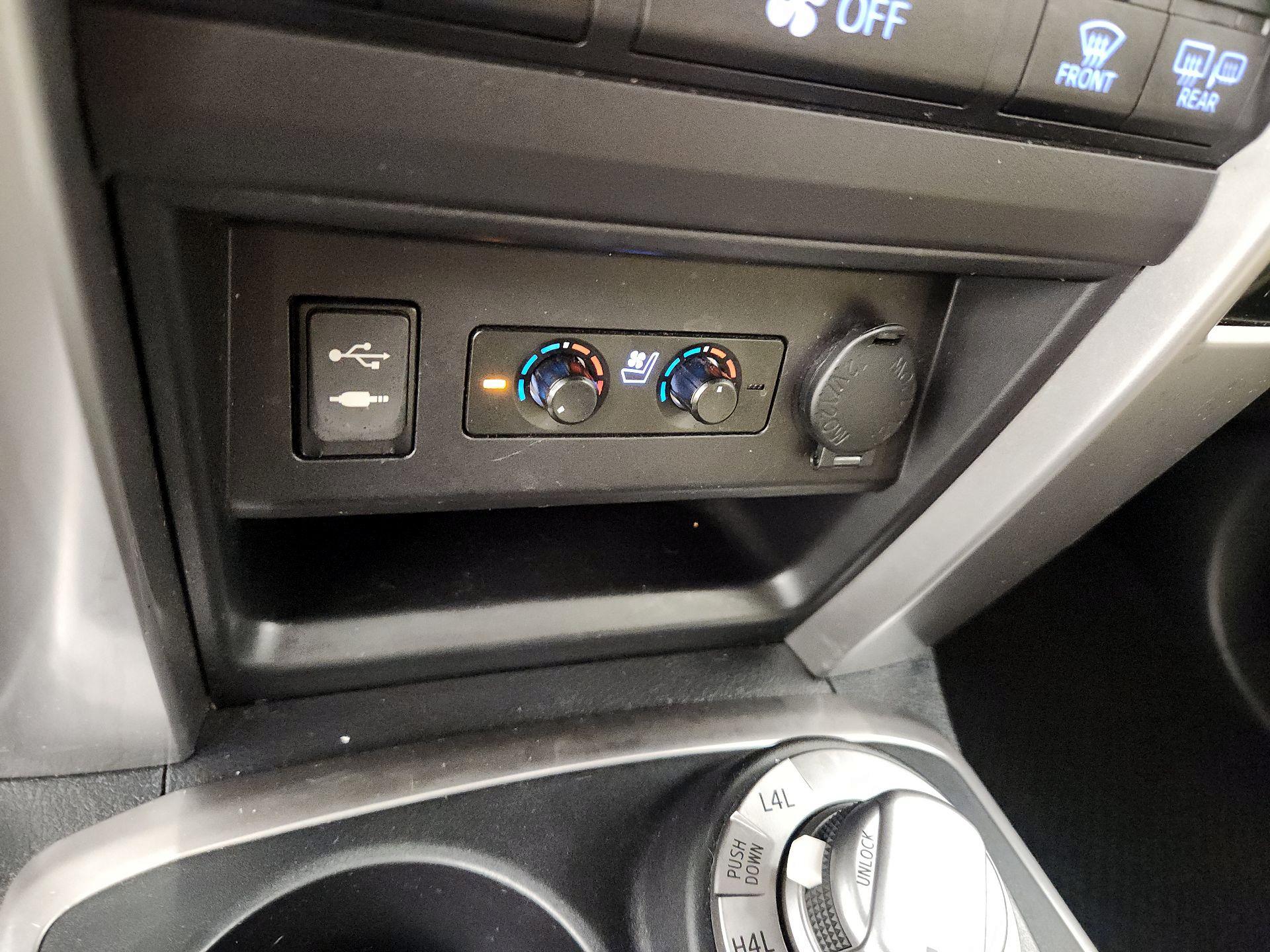 Thumbnail: 2014 Toyota 4Runner - 18
