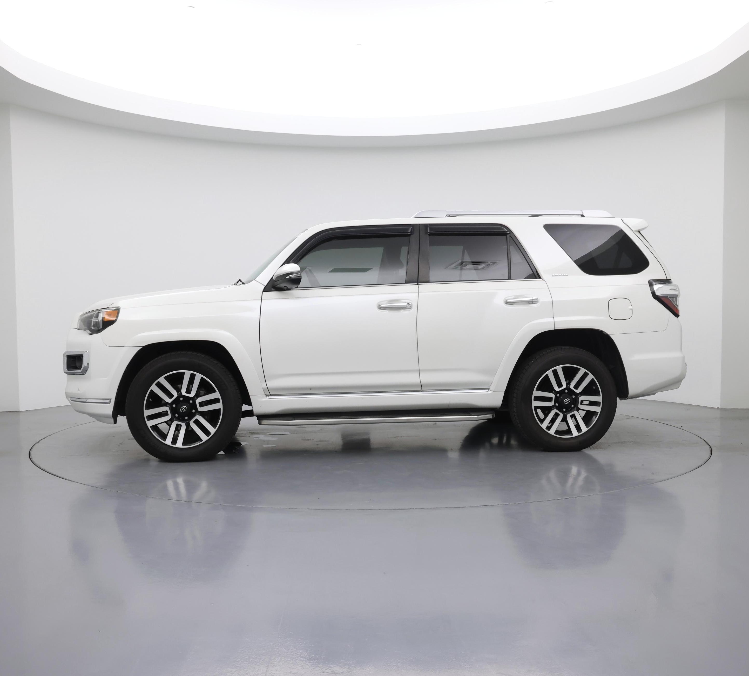 Thumbnail: 2014 Toyota 4Runner - 3