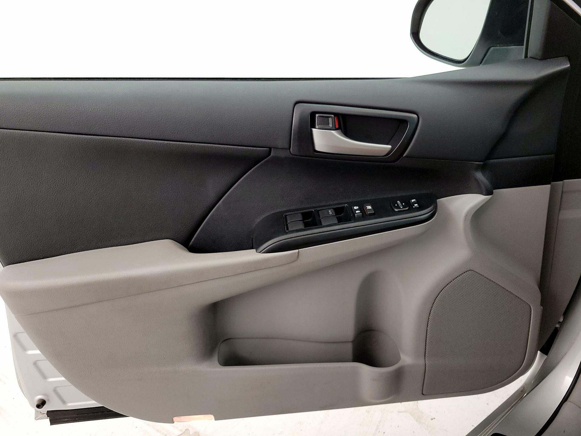 Thumbnail: 2014 Toyota Camry - 12