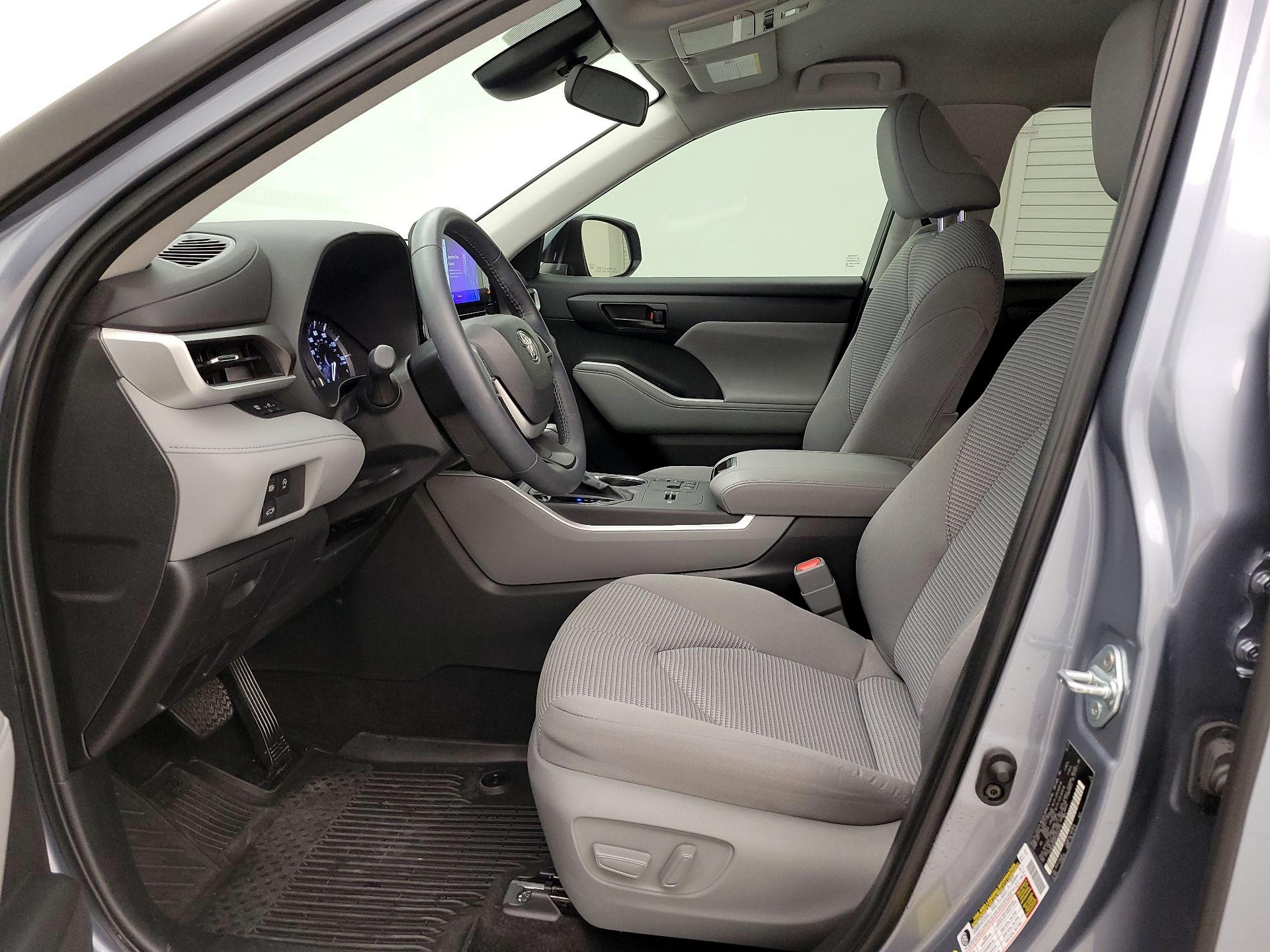 Thumbnail: 2023 Toyota Highlander - 11