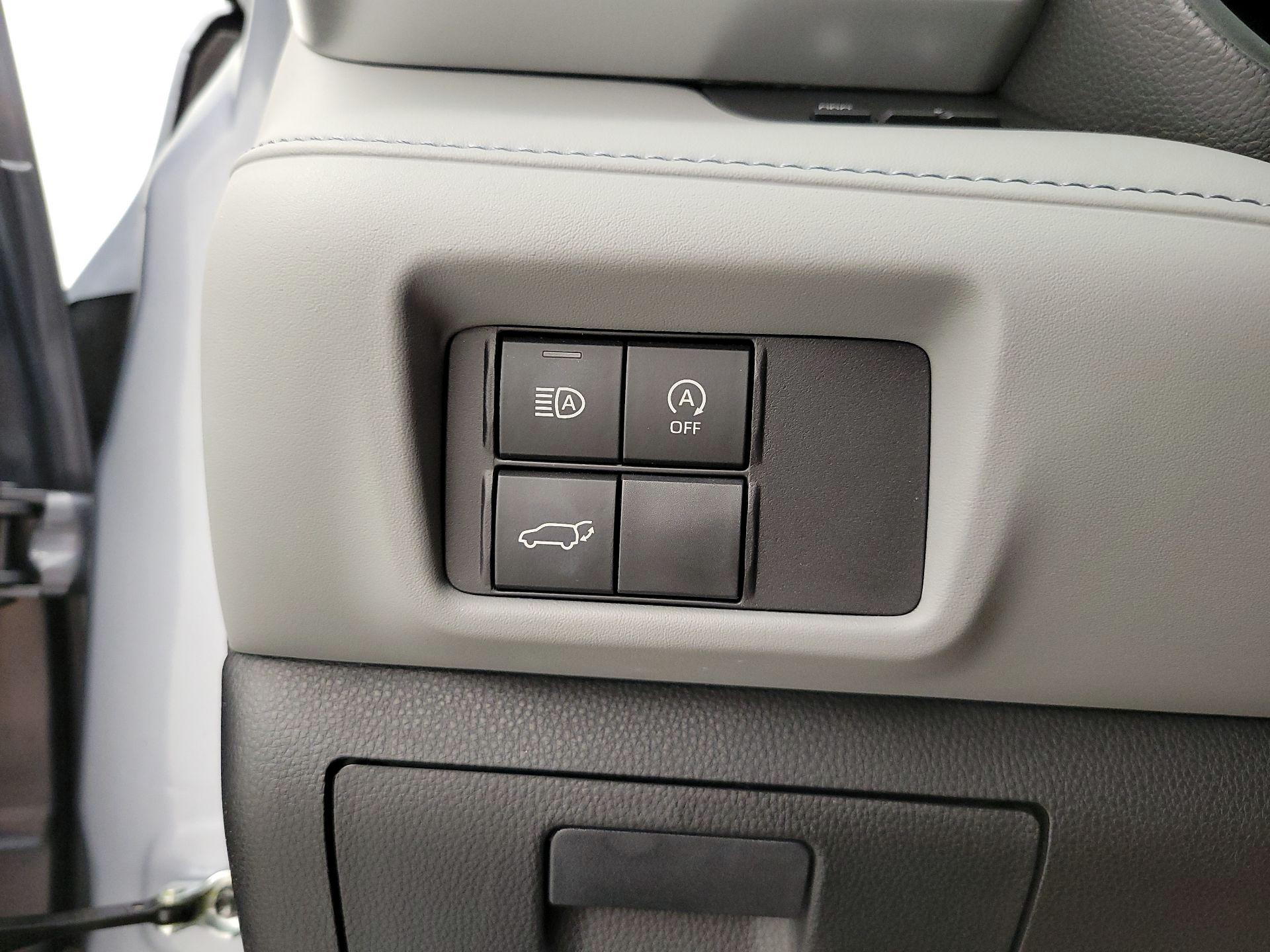 Thumbnail: 2023 Toyota Highlander - 13